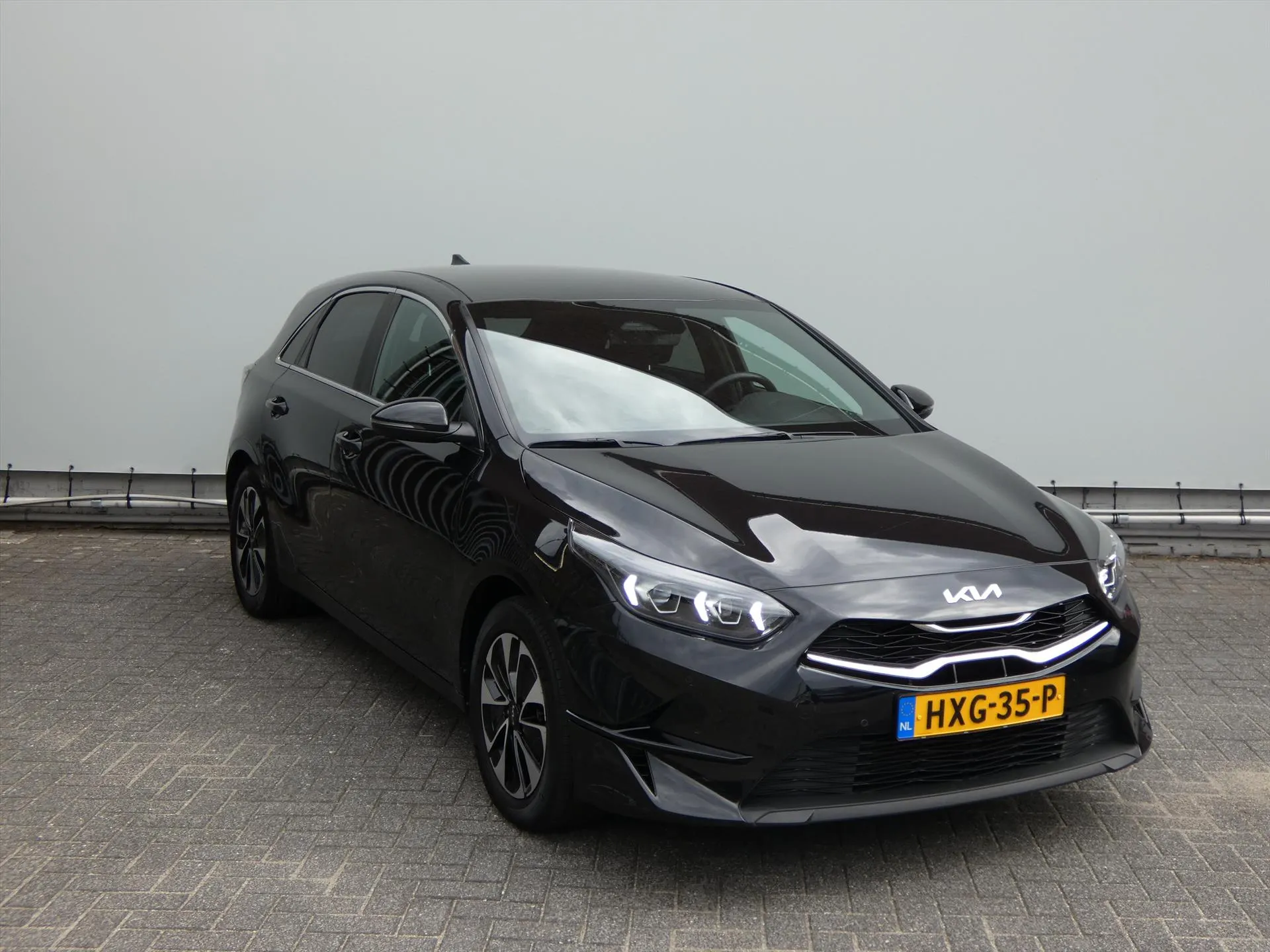 Kia Ceed met kenteken HXG-35-P – interieur