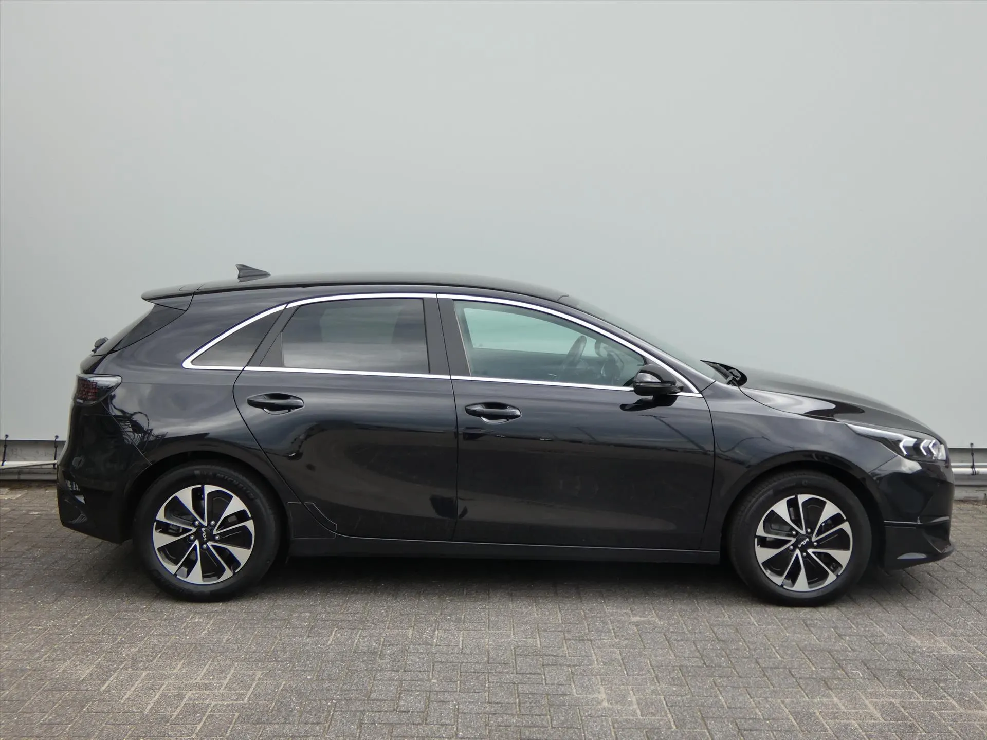 Kia Ceed met kenteken HXG-35-P – dashboard