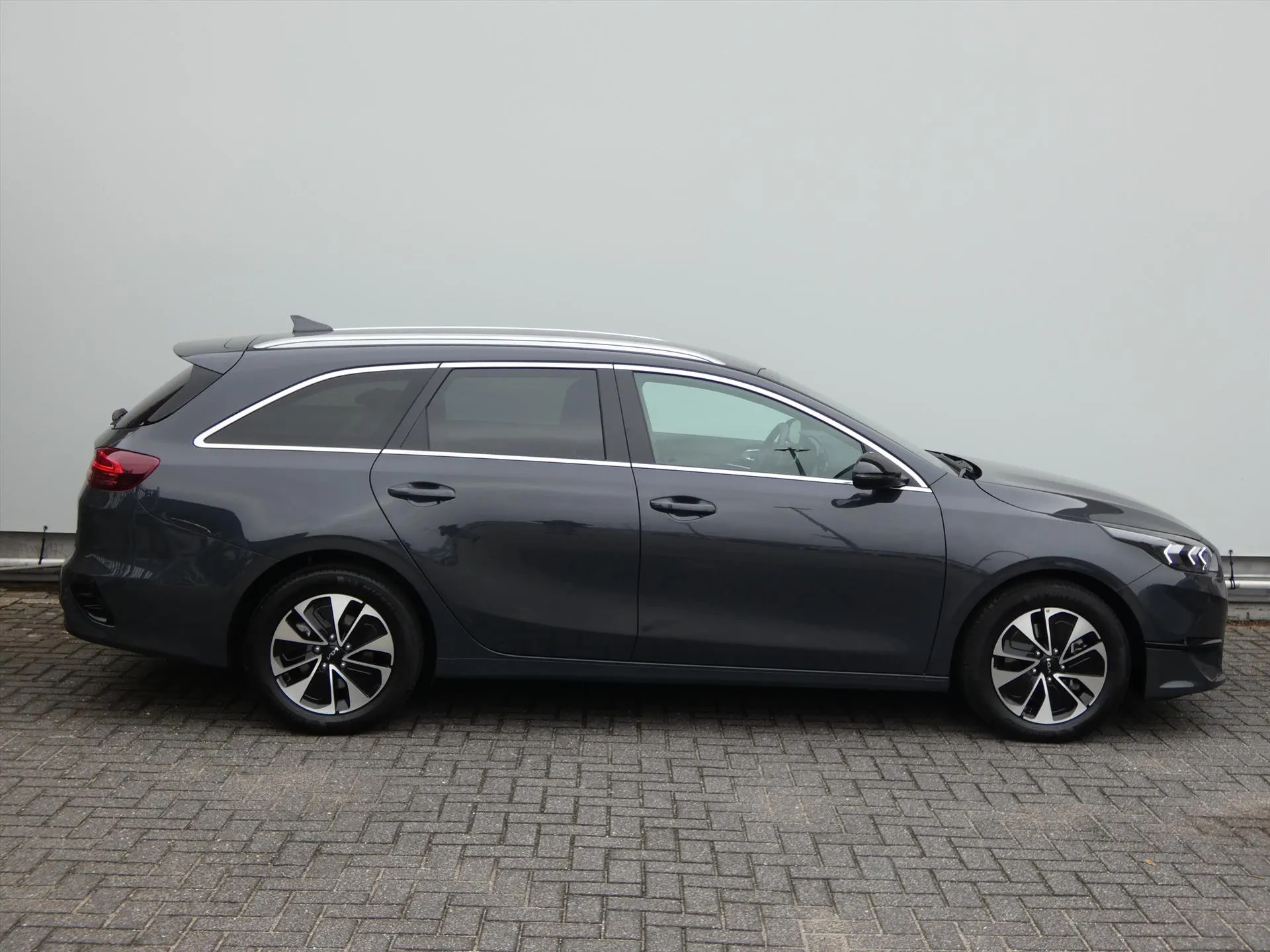 Kia CeedSportswagon met kenteken HXX-03-T – dashboard