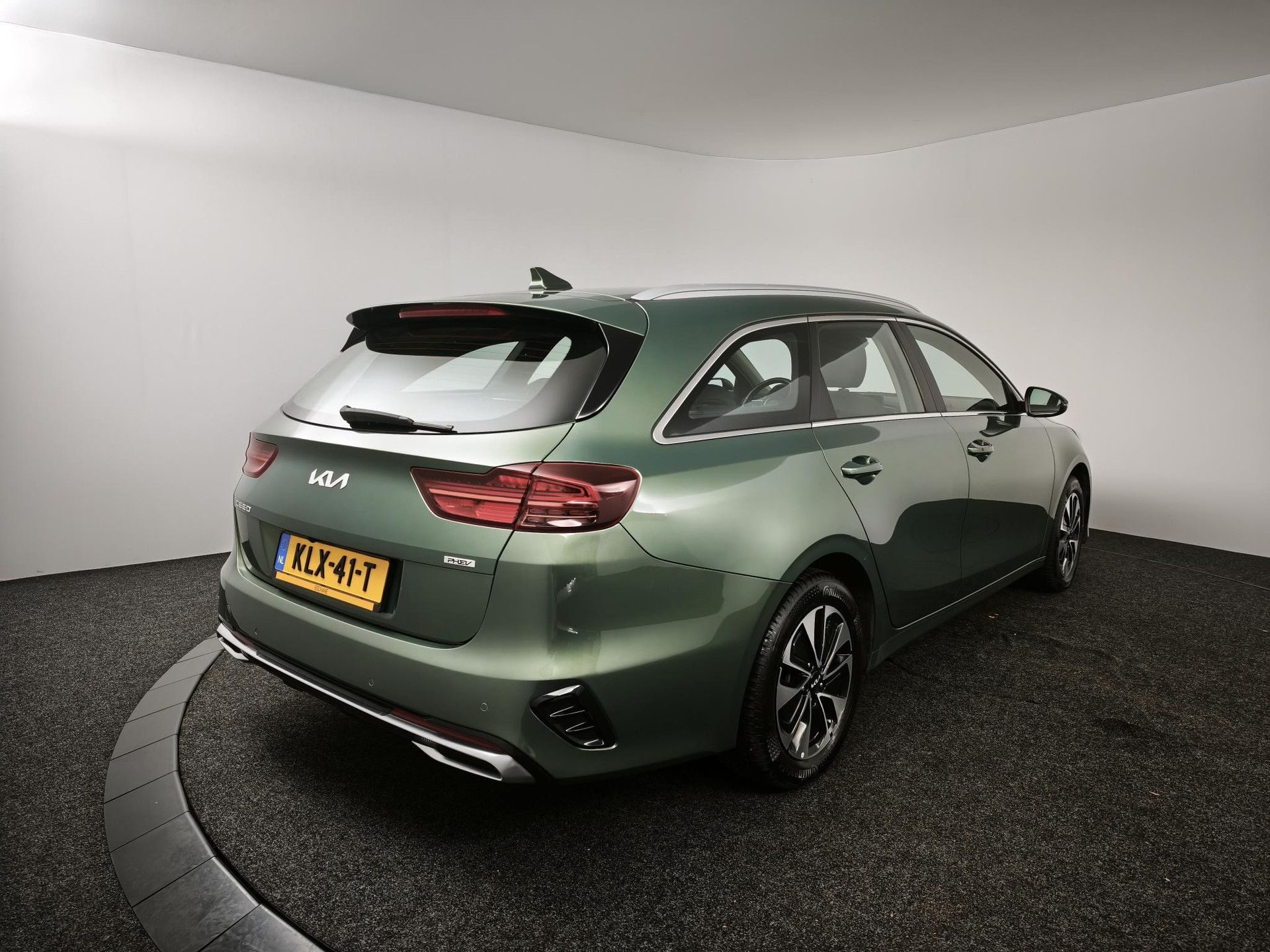 Kia CeedSportswagon met kenteken KLX-41-T – achteraanzicht