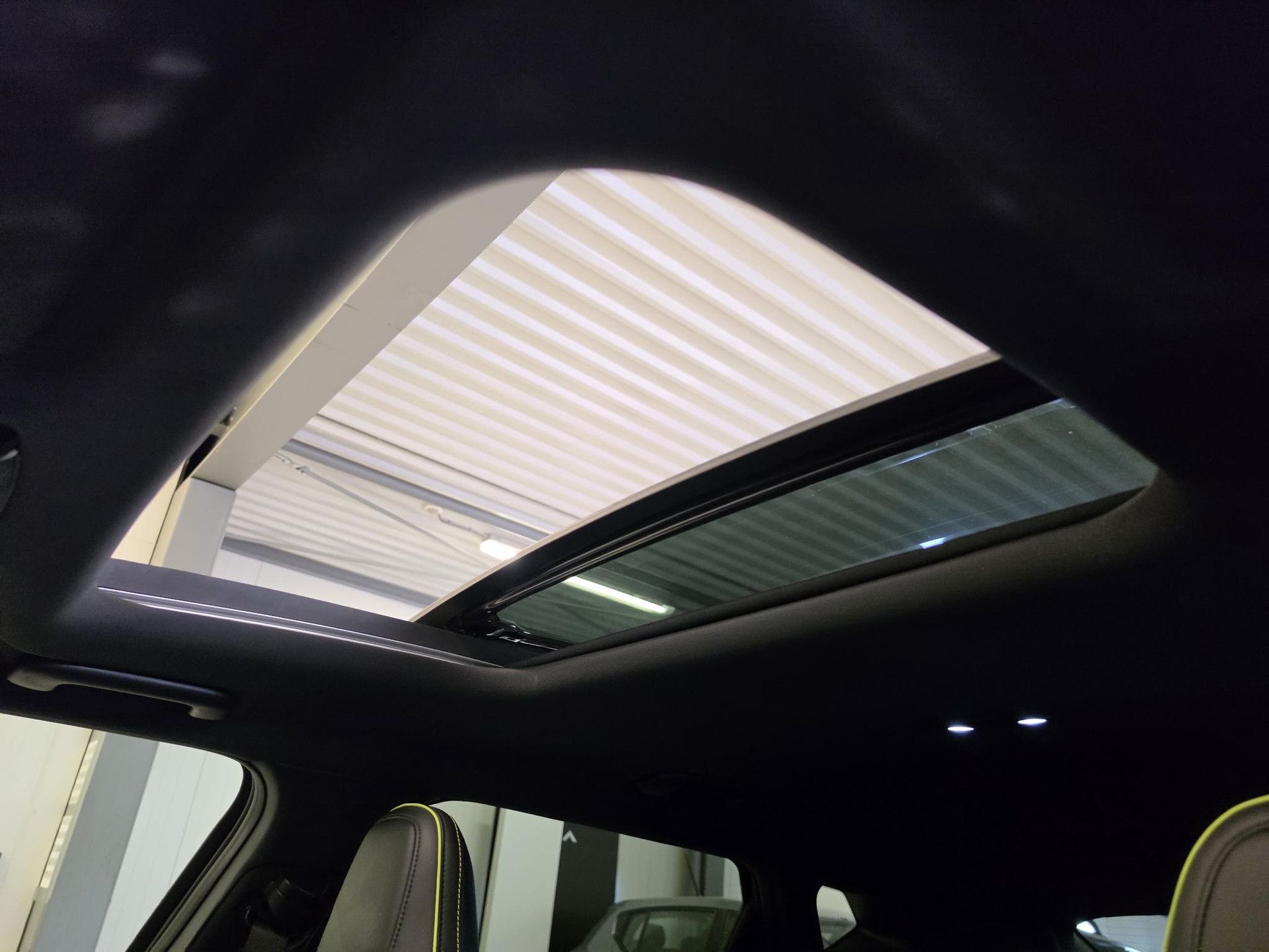 Kia EV6 met kenteken X-581-LB – interieur
