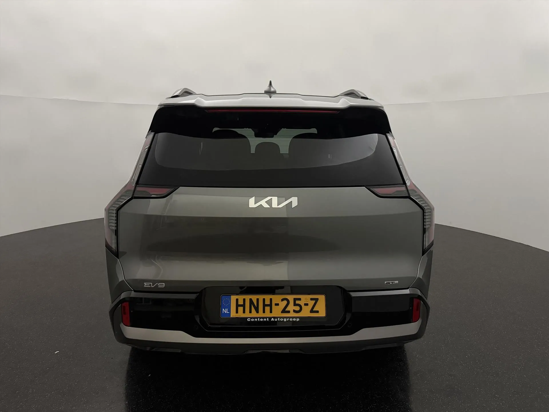 Kia EV9 met kenteken HNH-25-Z – dashboard