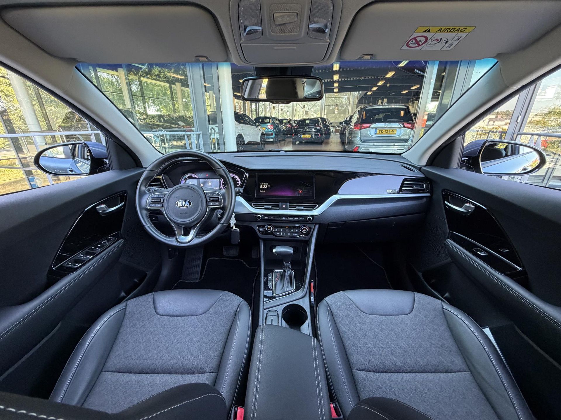 Kia Niro met kenteken J-006-JT – interieur