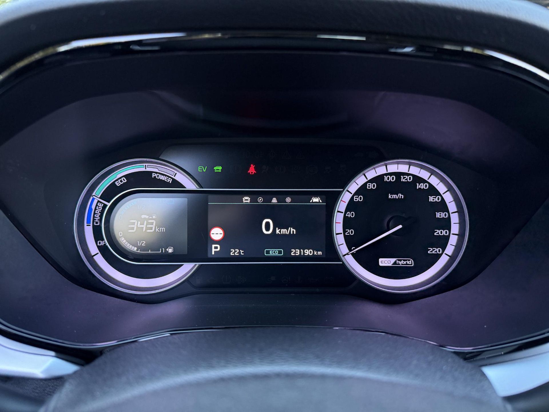 Kia Niro met kenteken J-006-JT – dashboard