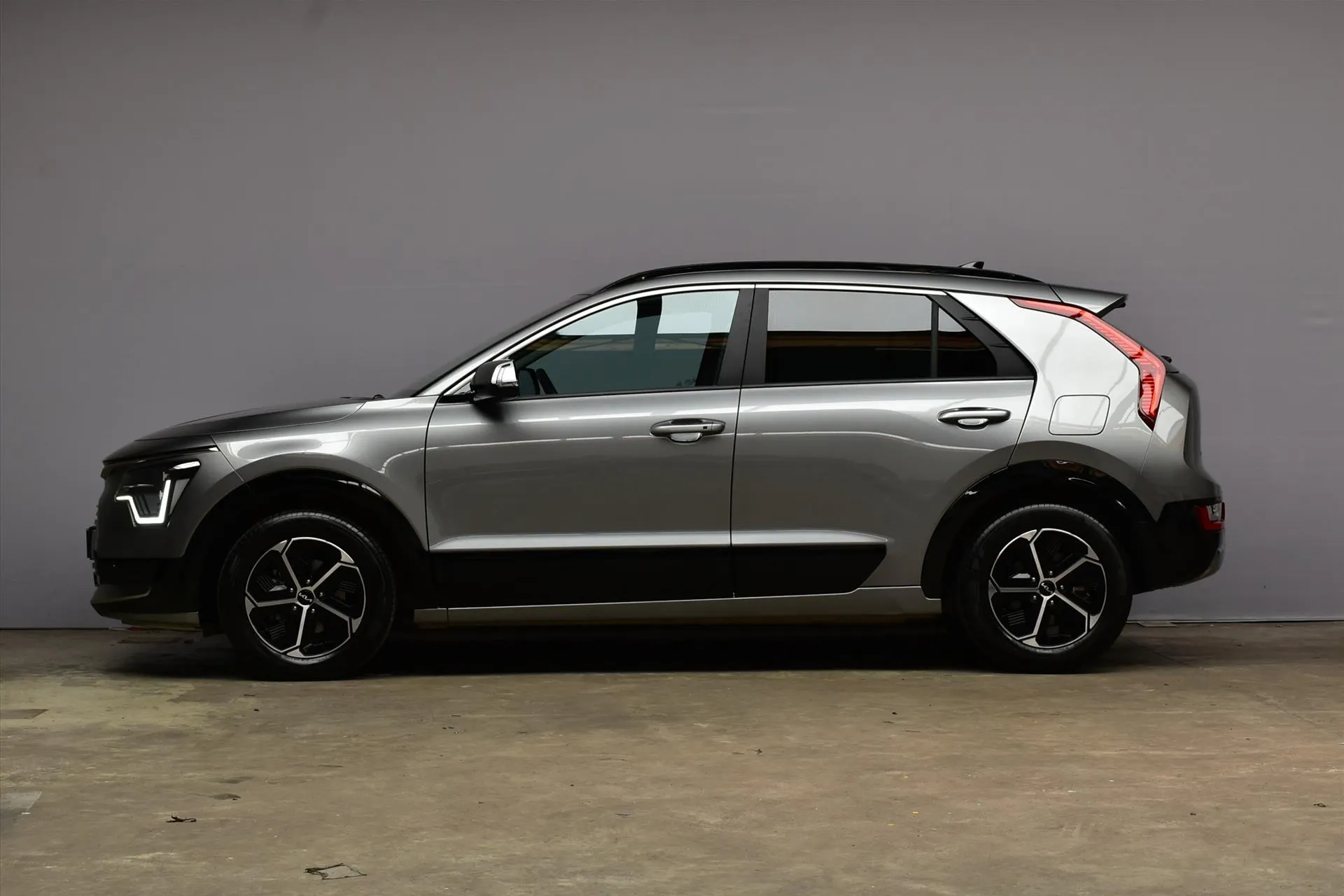 Kia Niro met kenteken JHK-14-J – achteraanzicht