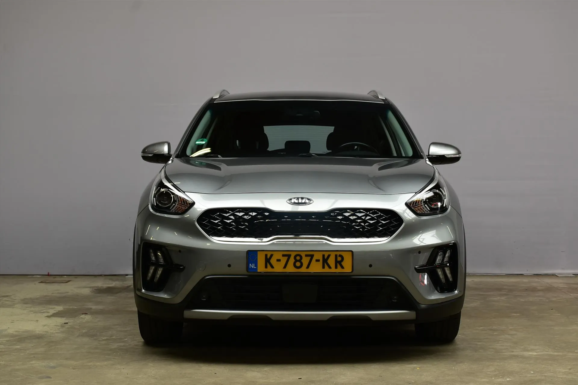Kia Niro met kenteken K-787-KR – achteraanzicht