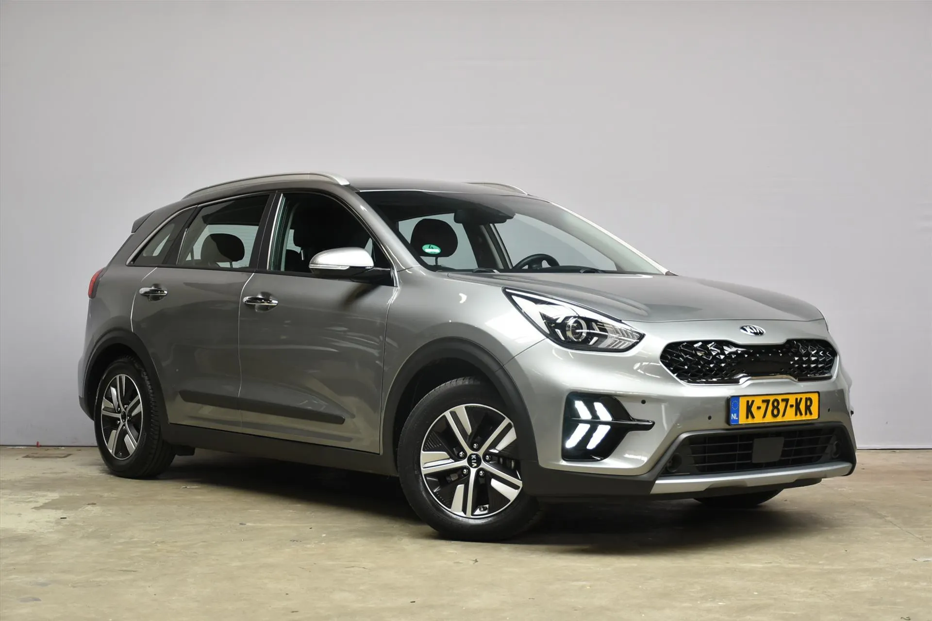Kia Niro met kenteken K-787-KR – interieur