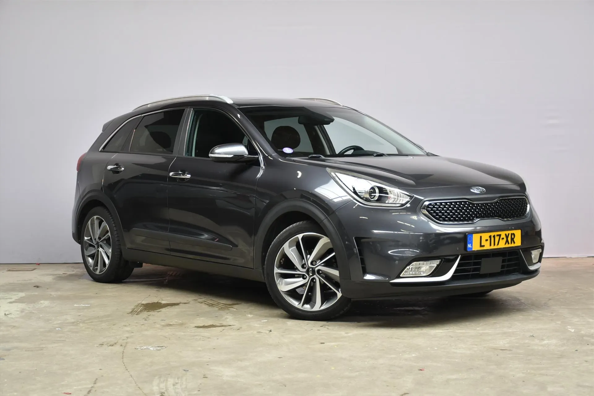 Kia Niro met kenteken L-117-XR – interieur