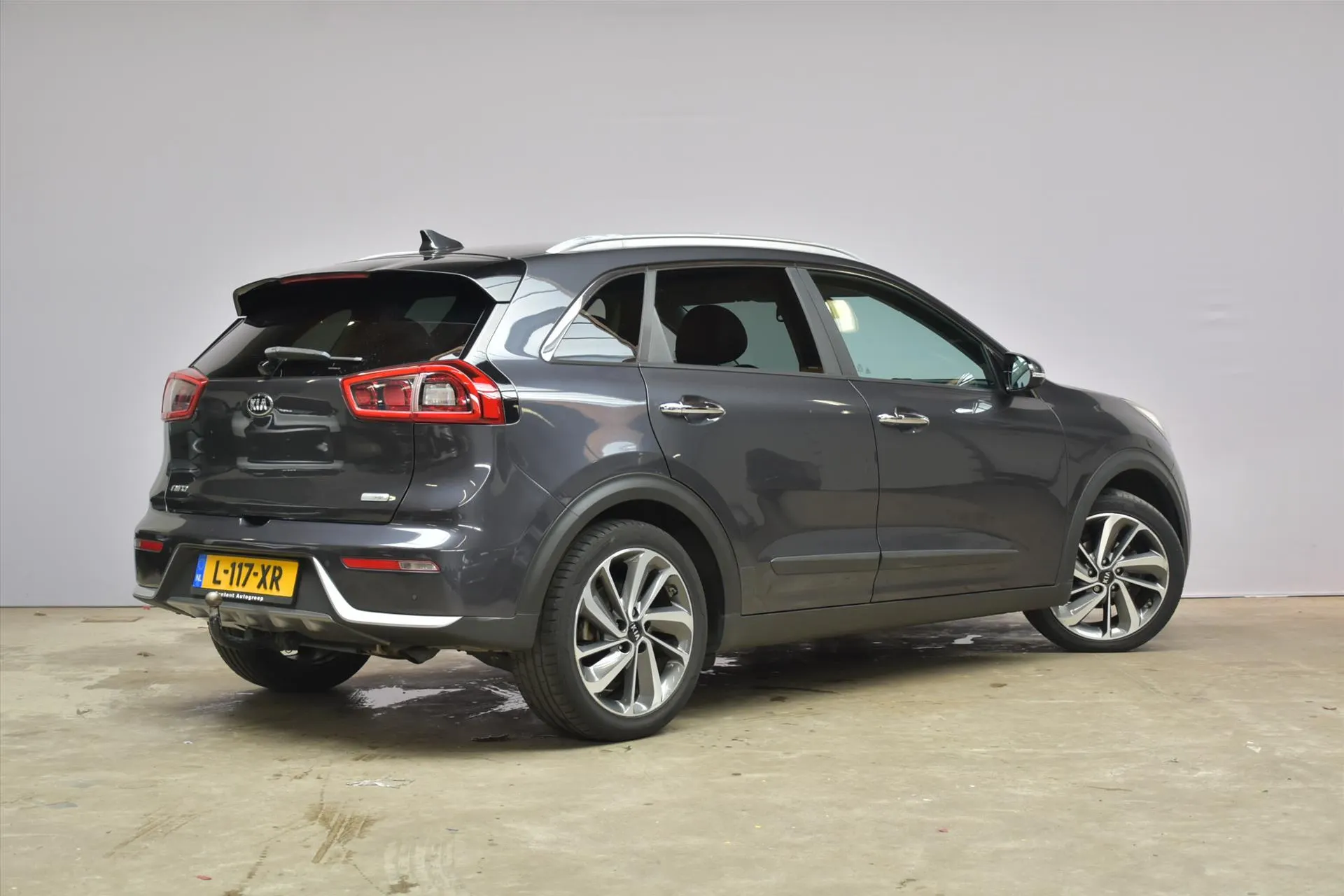 Kia Niro met kenteken L-117-XR – detailfoto