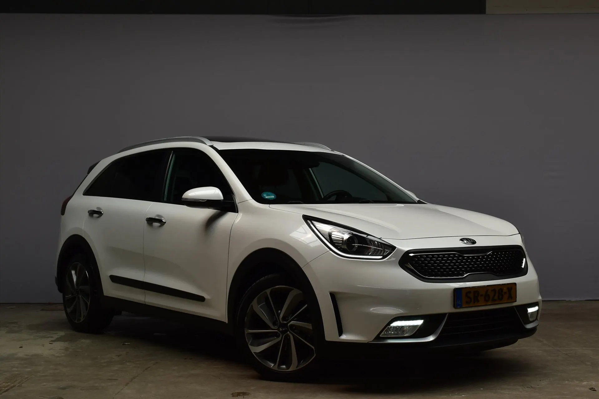 Kia Niro met kenteken SR-628-X – achteraanzicht