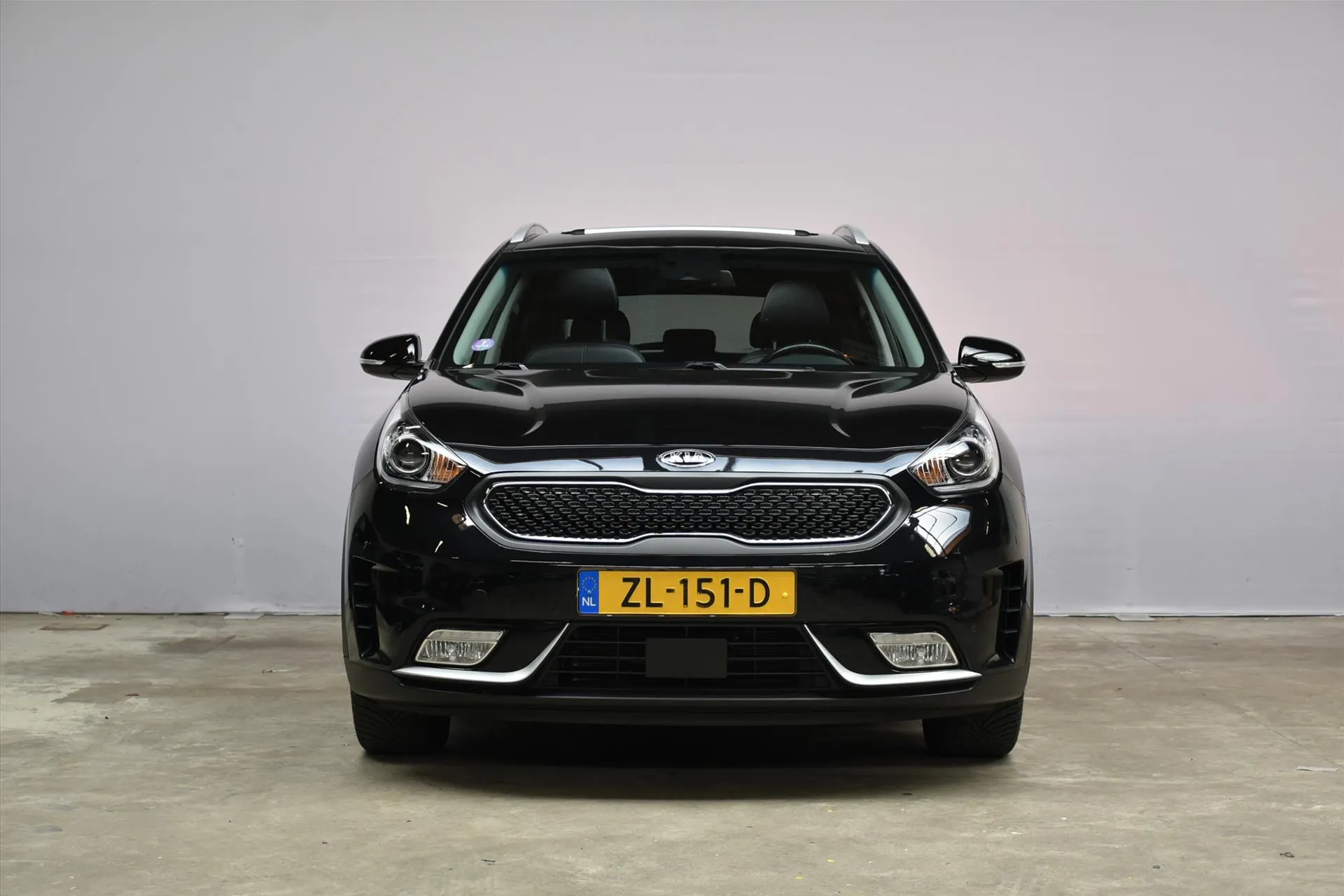 Kia Niro met kenteken ZL-151-D – achteraanzicht