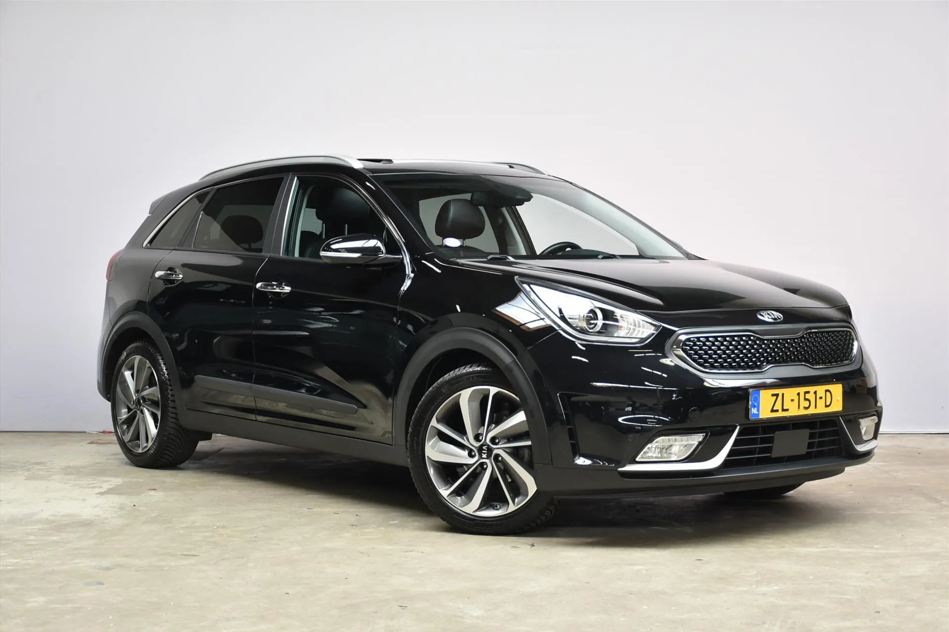 Kia Niro met kenteken ZL-151-D – interieur