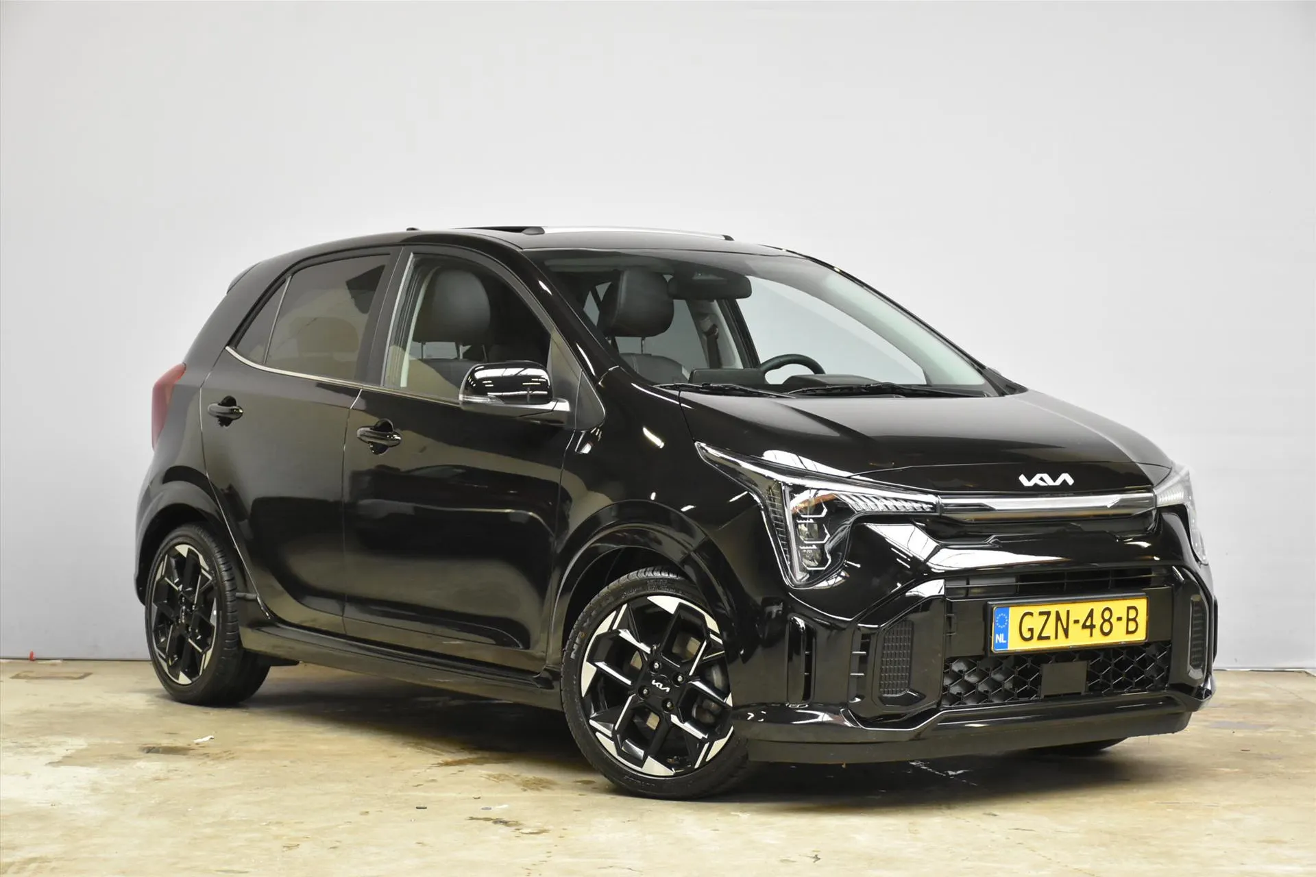 Kia Picanto met kenteken GZN-48-B – interieur
