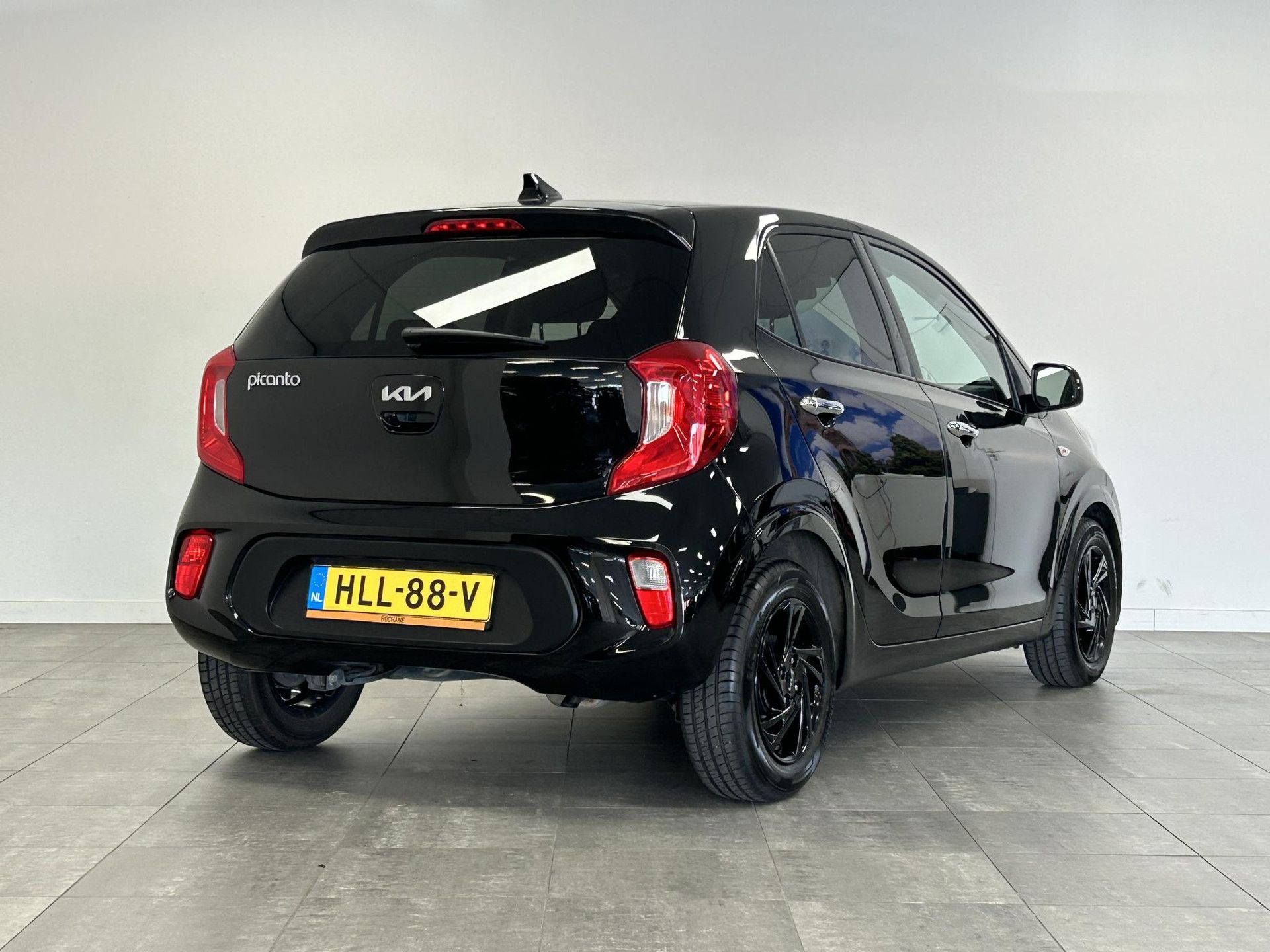 Kia Picanto met kenteken HLL-88-V – achteraanzicht