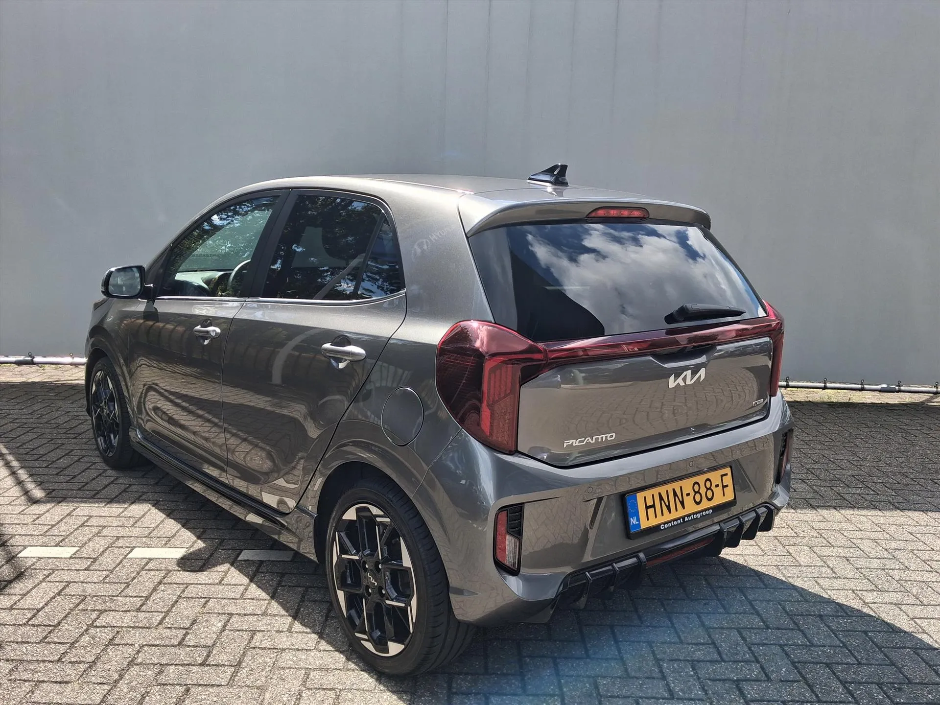 Kia Picanto met kenteken HNN-88-F – interieur