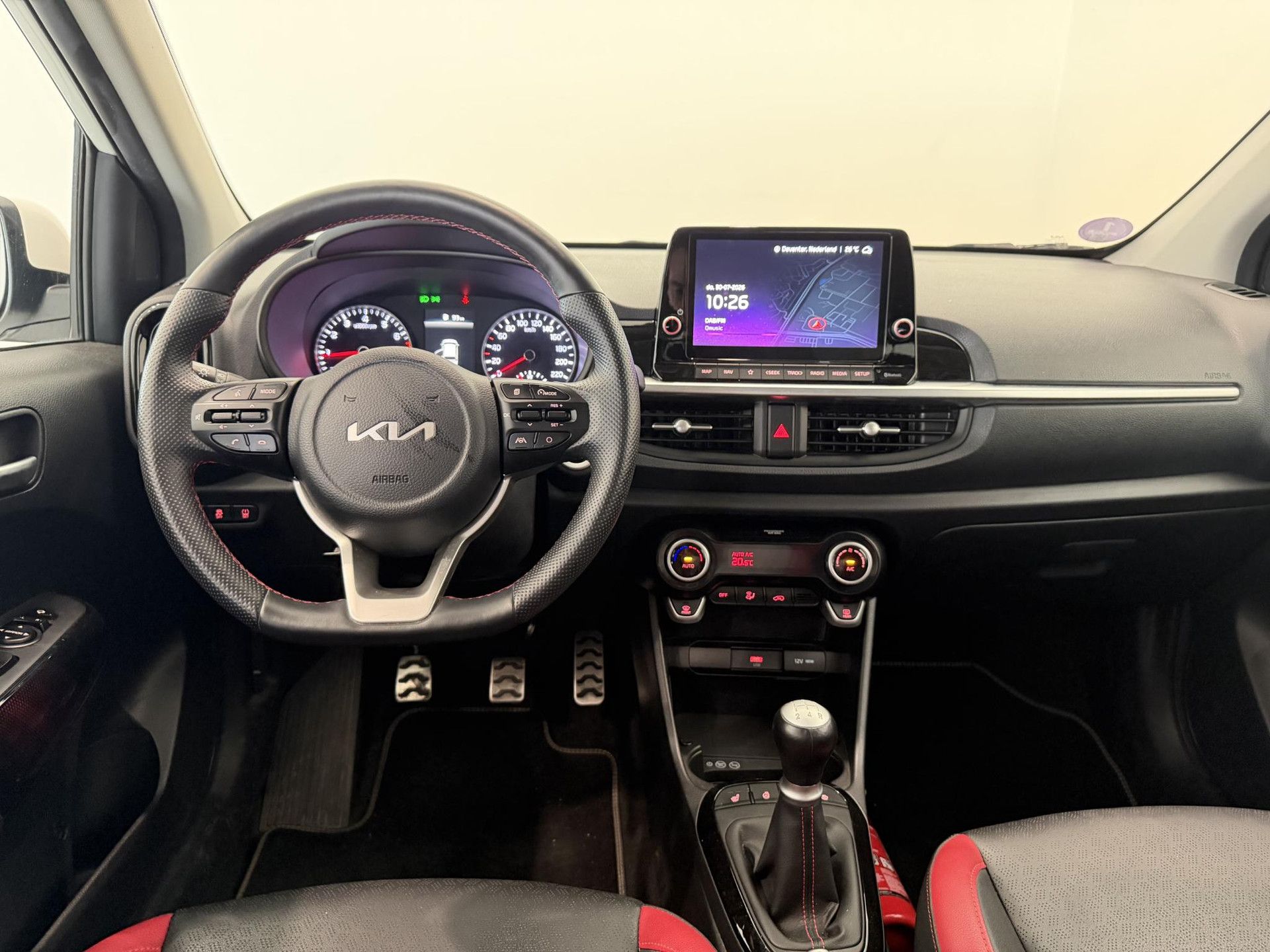 Kia Picanto met kenteken JSV-27-X – interieur