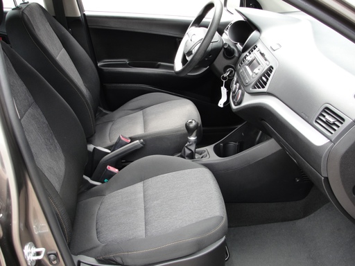 Kia Picanto met kenteken KJ-762-S – achteraanzicht