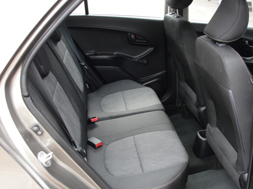 Kia Picanto met kenteken KJ-762-S – interieur