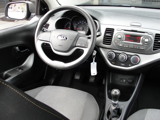 Kia Picanto met kenteken KJ-762-S – dashboard