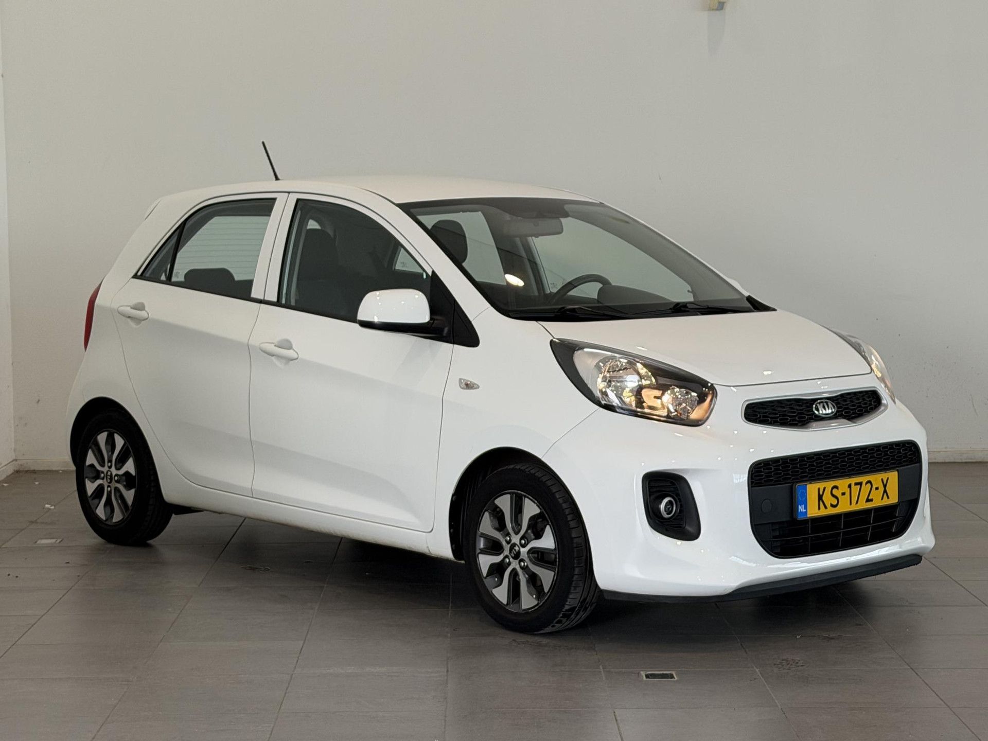 Kia Picanto met kenteken KS-172-X – dashboard