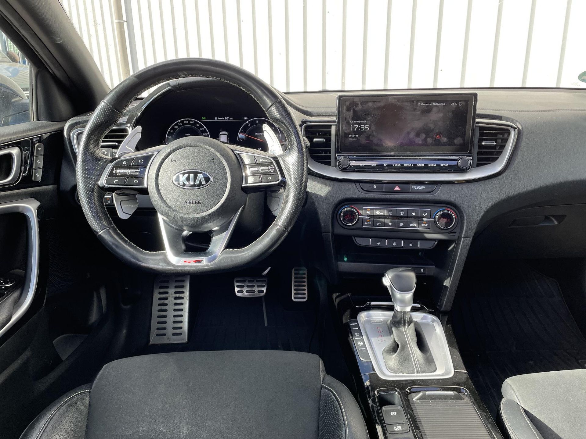 Kia ProCeed met kenteken J-057-KB – interieur