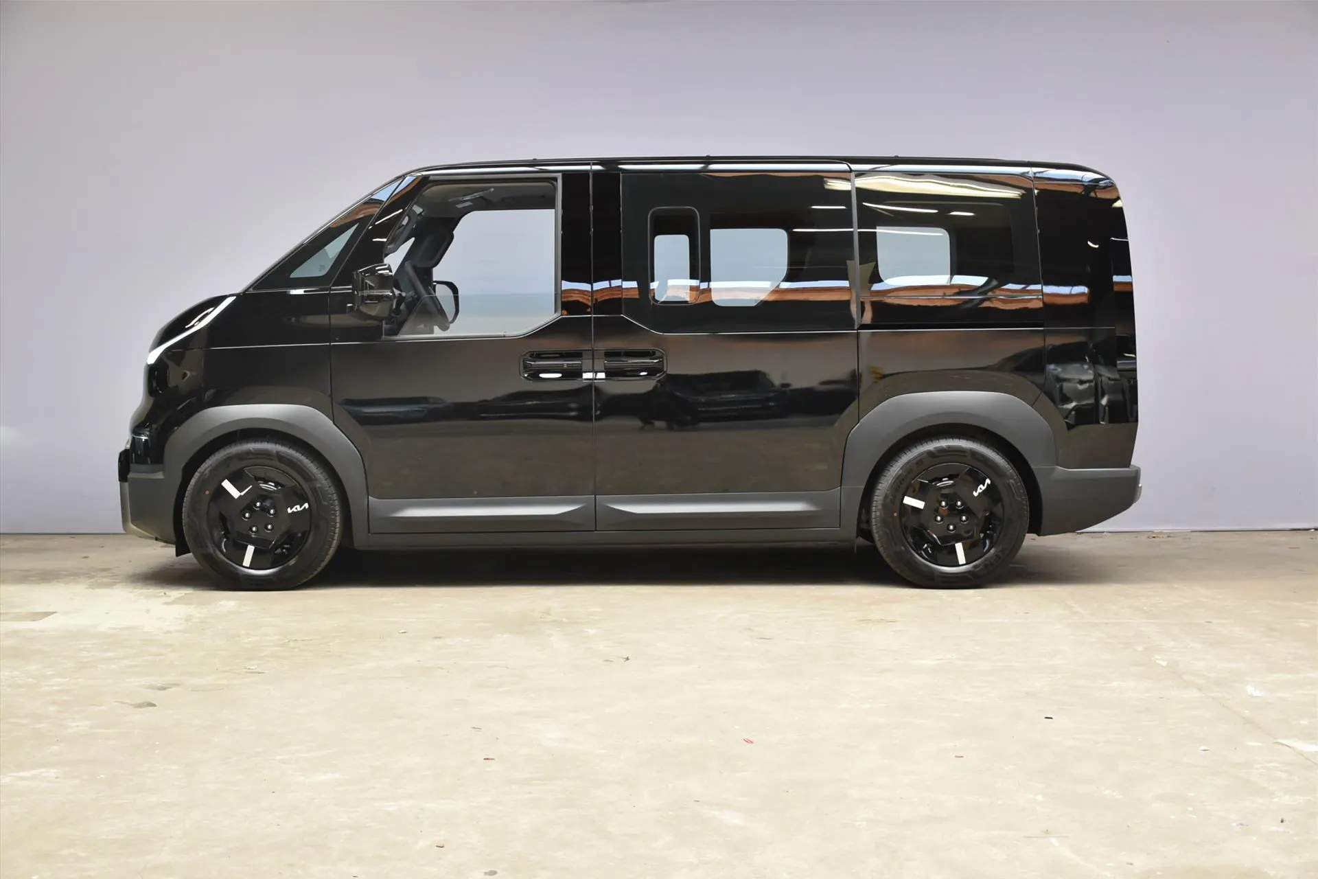 Kia PV5 met kenteken 76209 – interieur