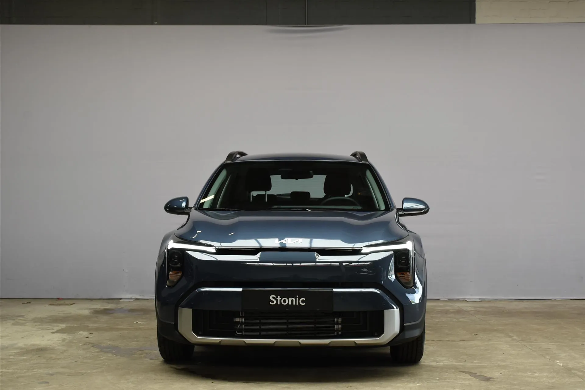 Kia Stonic met kenteken 78203 – achteraanzicht
