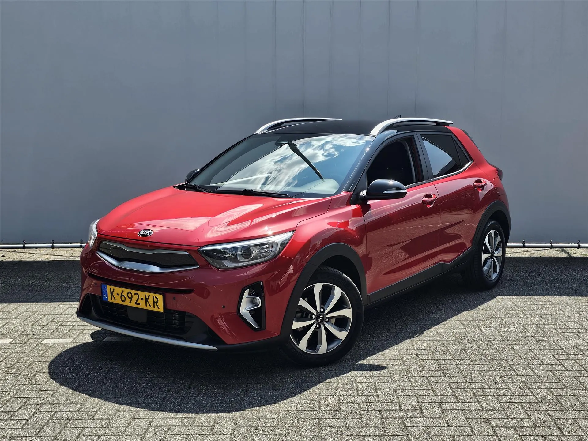 Kia Stonic met kenteken K-692-KR – vooraanzicht