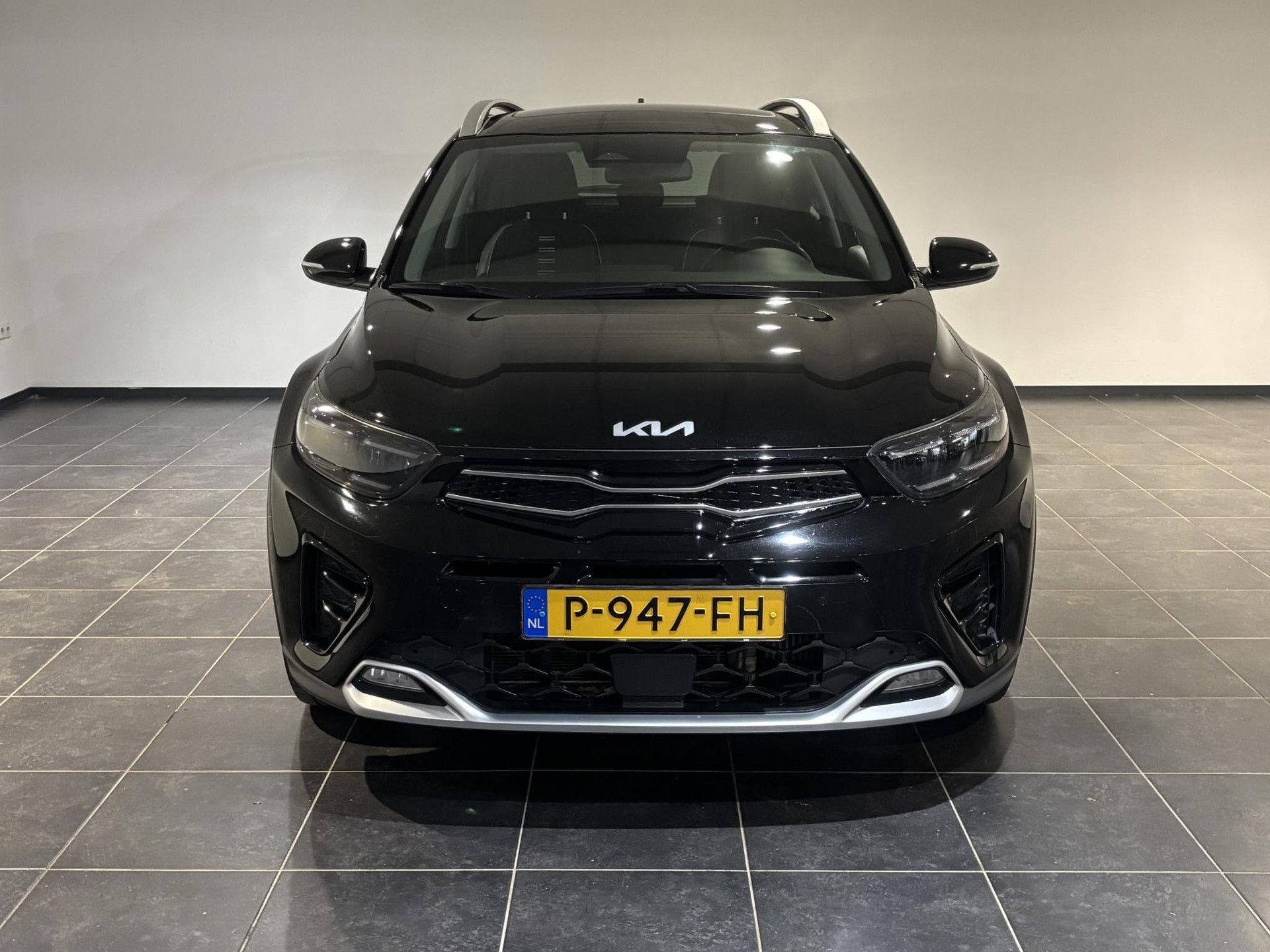 Kia Stonic met kenteken P-947-FH – achteraanzicht