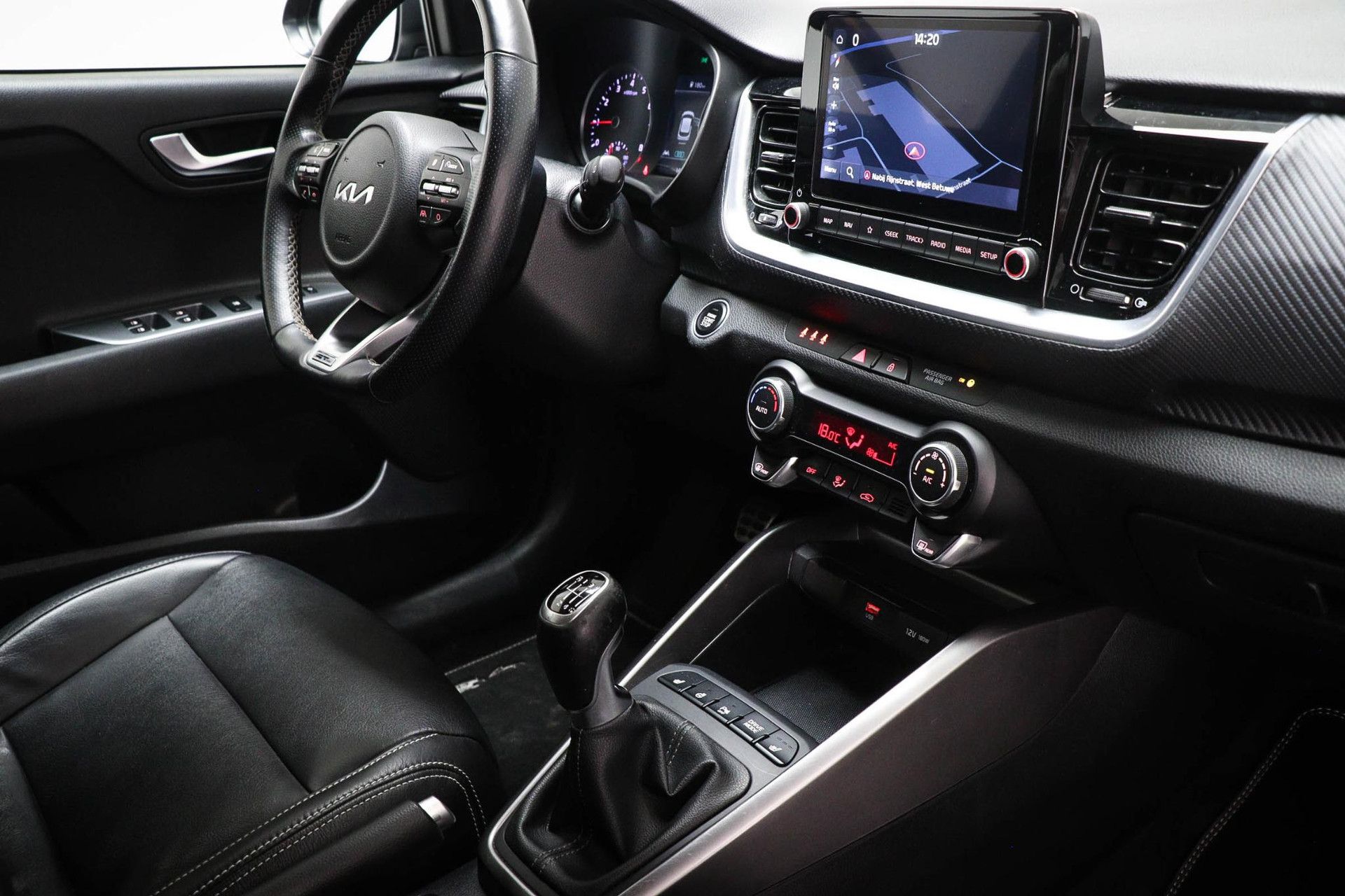 Kia Stonic met kenteken S-630-XH – interieur