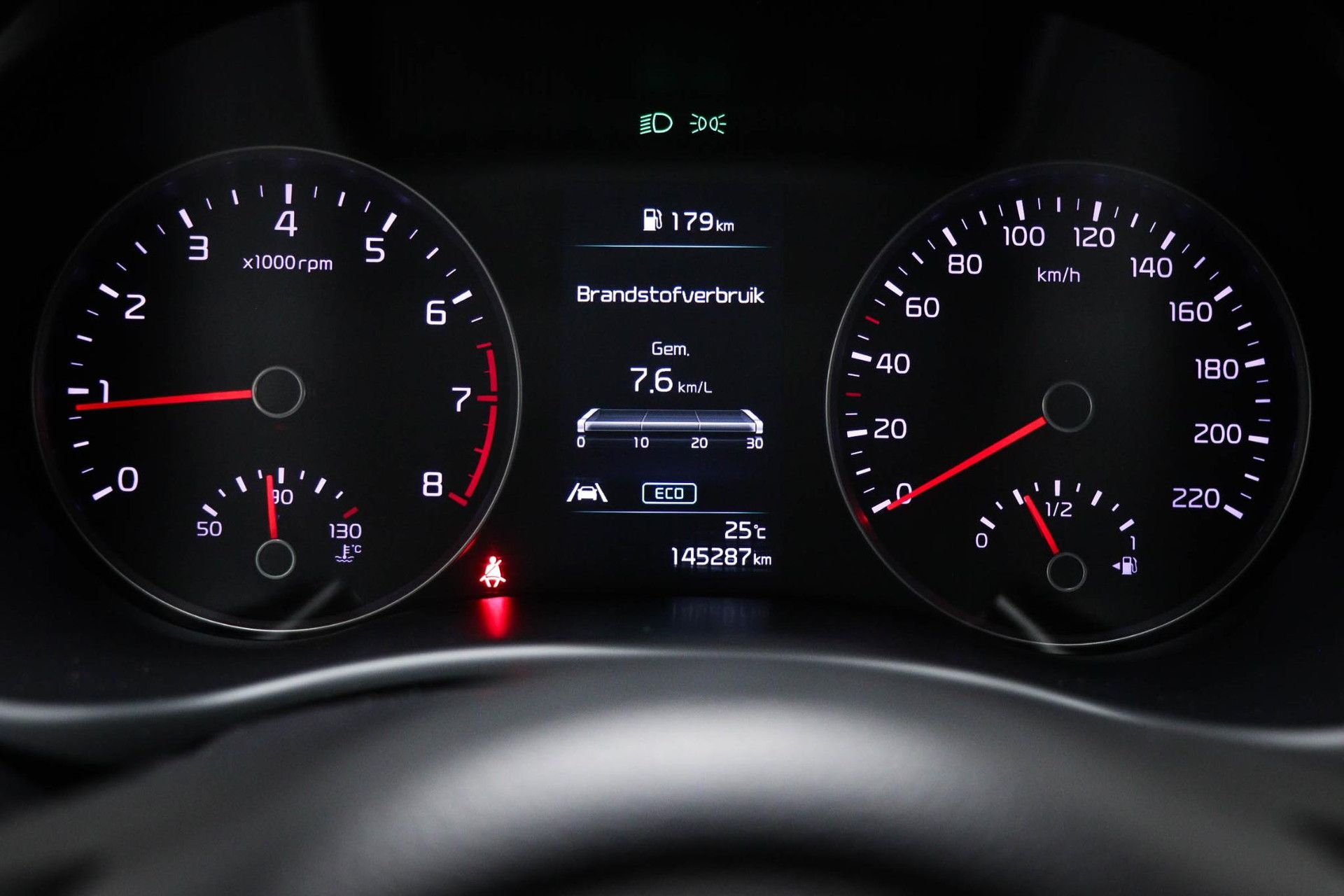 Kia Stonic met kenteken S-630-XH – dashboard