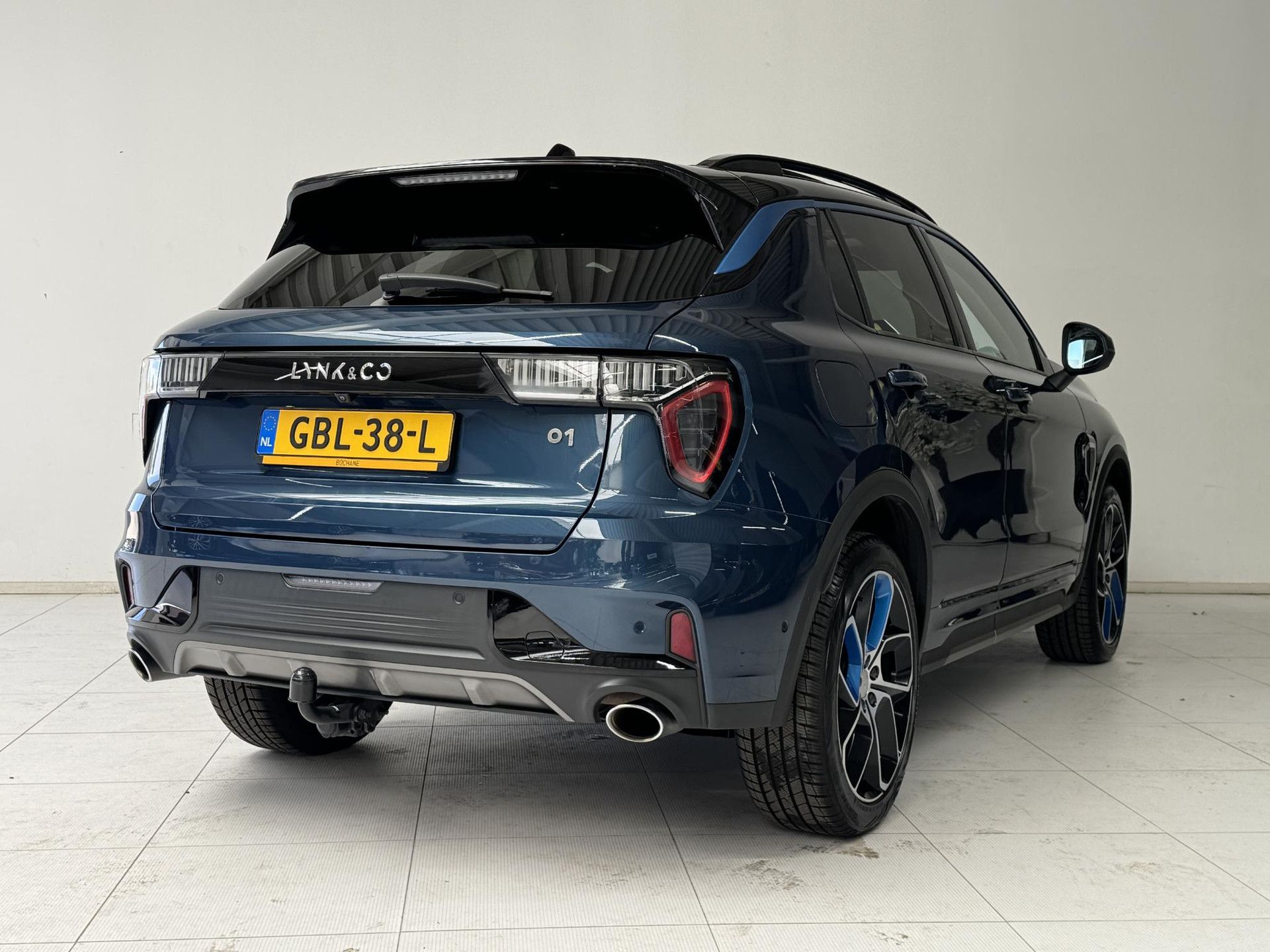Lynk & Co &Co01 met kenteken GBL-38-L – achteraanzicht