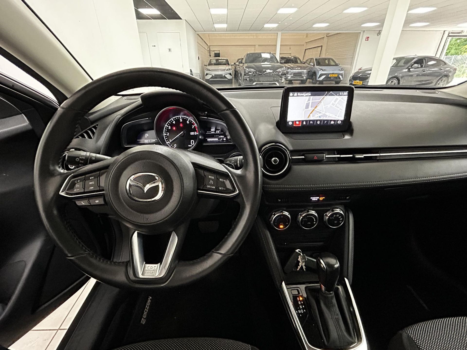Mazda 2 met kenteken SZ-485-Z – interieur