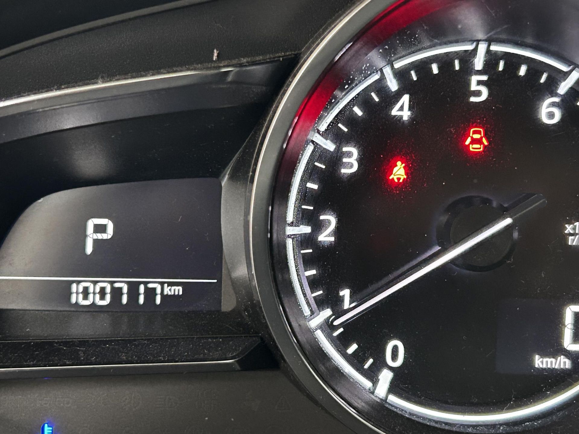 Mazda 2 met kenteken SZ-485-Z – dashboard