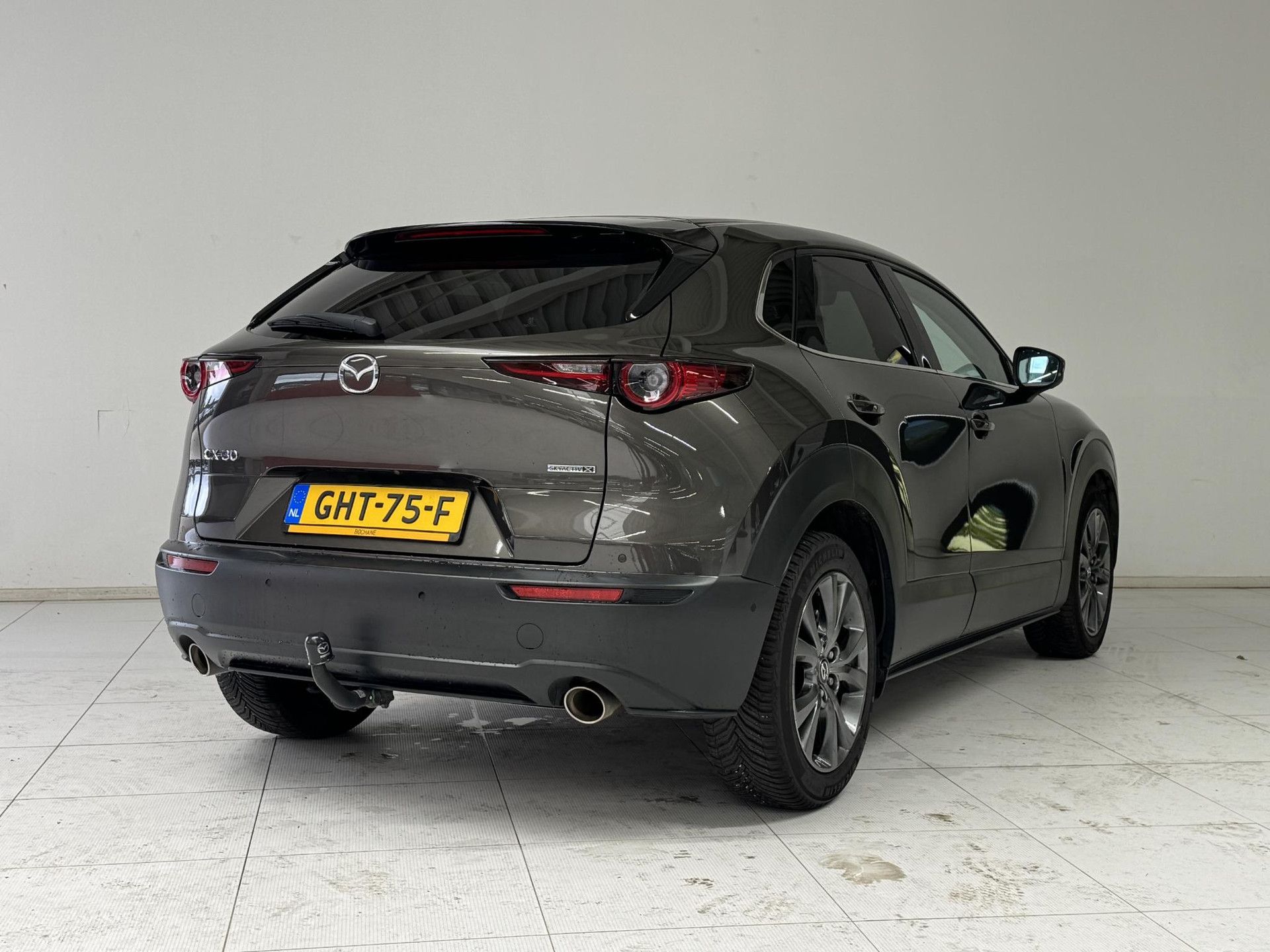 Mazda CX-30 met kenteken GHT-75-F – achteraanzicht