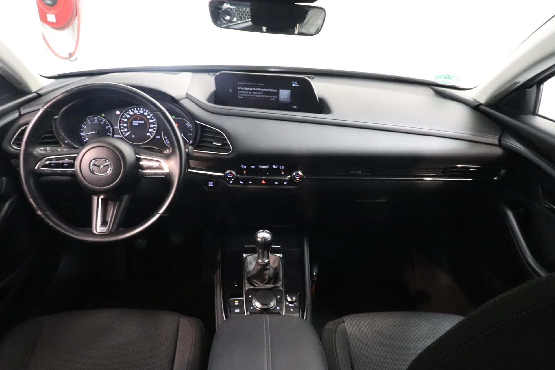 Mazda CX-30 met kenteken L-890-ZH – interieur