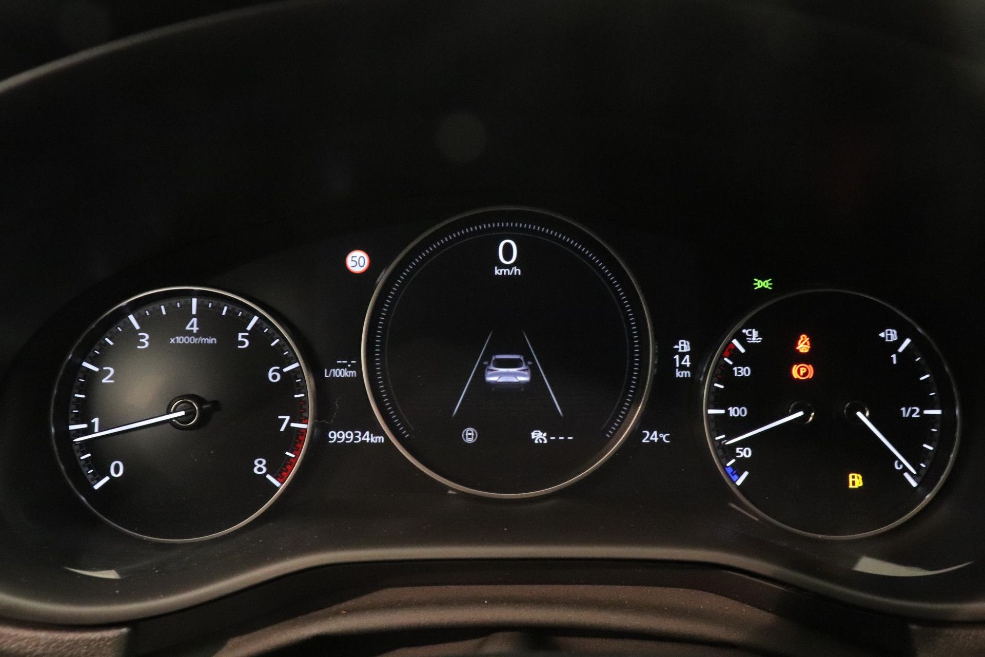 Mazda CX-30 met kenteken L-890-ZH – dashboard