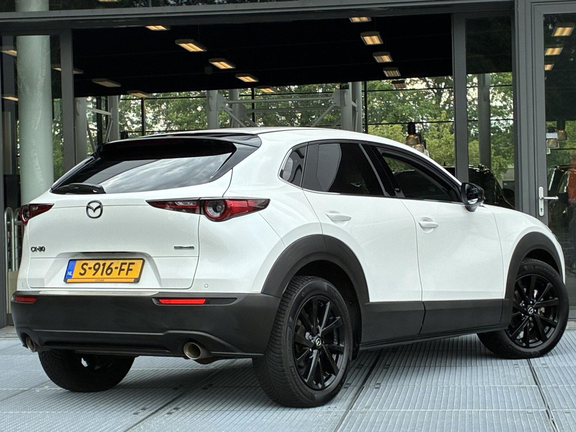 Mazda CX-30 met kenteken S-916-FF – achteraanzicht