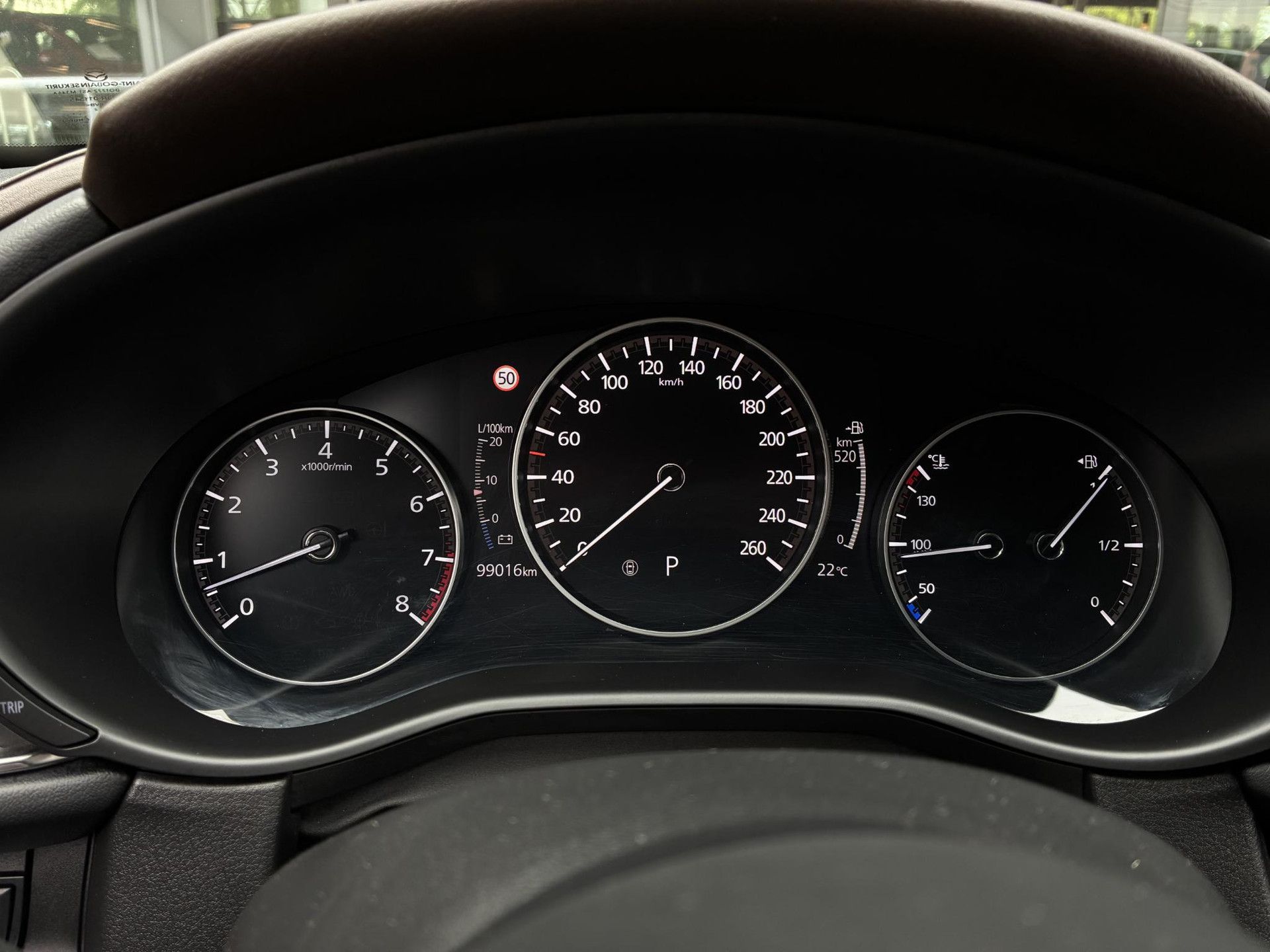 Mazda CX-30 met kenteken S-916-FF – dashboard
