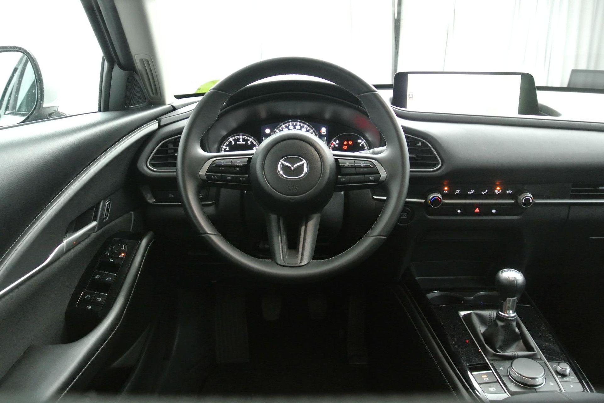 Mazda CX-30 met kenteken Z-287-NB – interieur