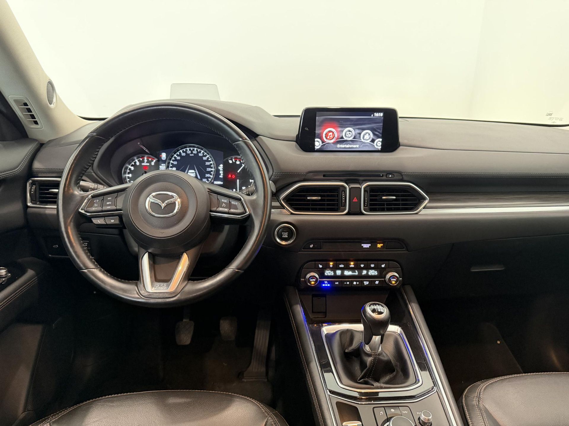 Mazda CX-5 met kenteken KKZ-43-P – interieur