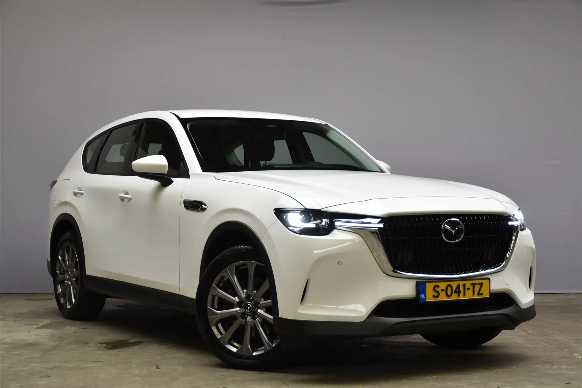 Mazda CX-60 met kenteken S-041-TZ – interieur