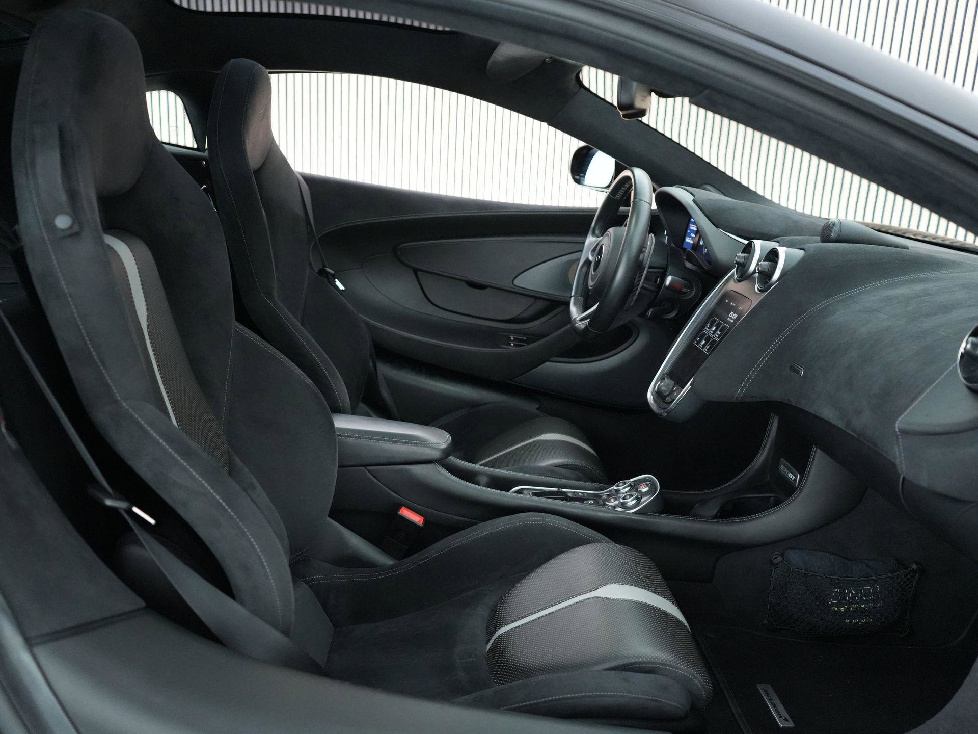 McLaren 570GT – dashboard