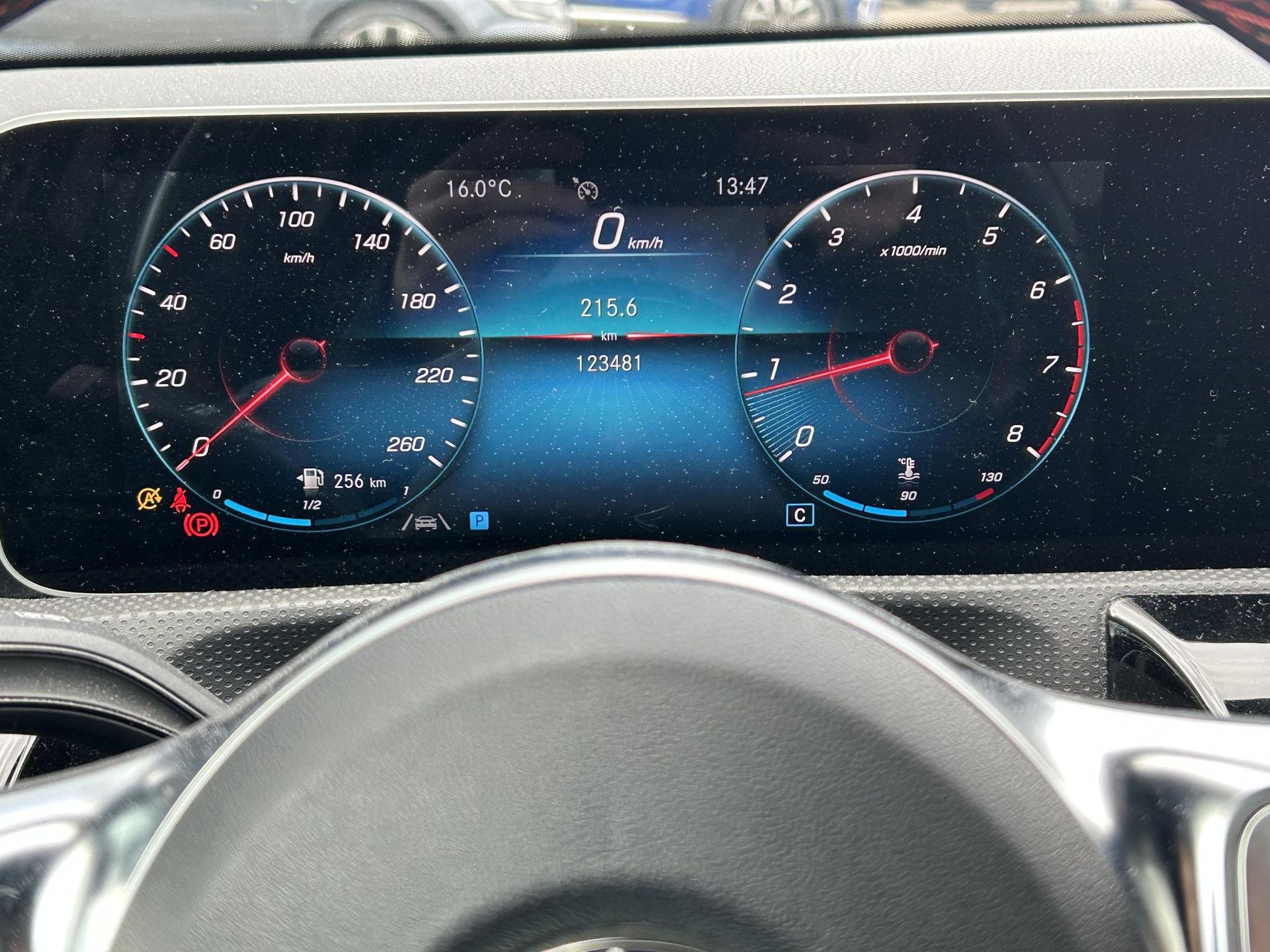 Mercedes-Benz A-Klasse met kenteken H-044-HL – dashboard