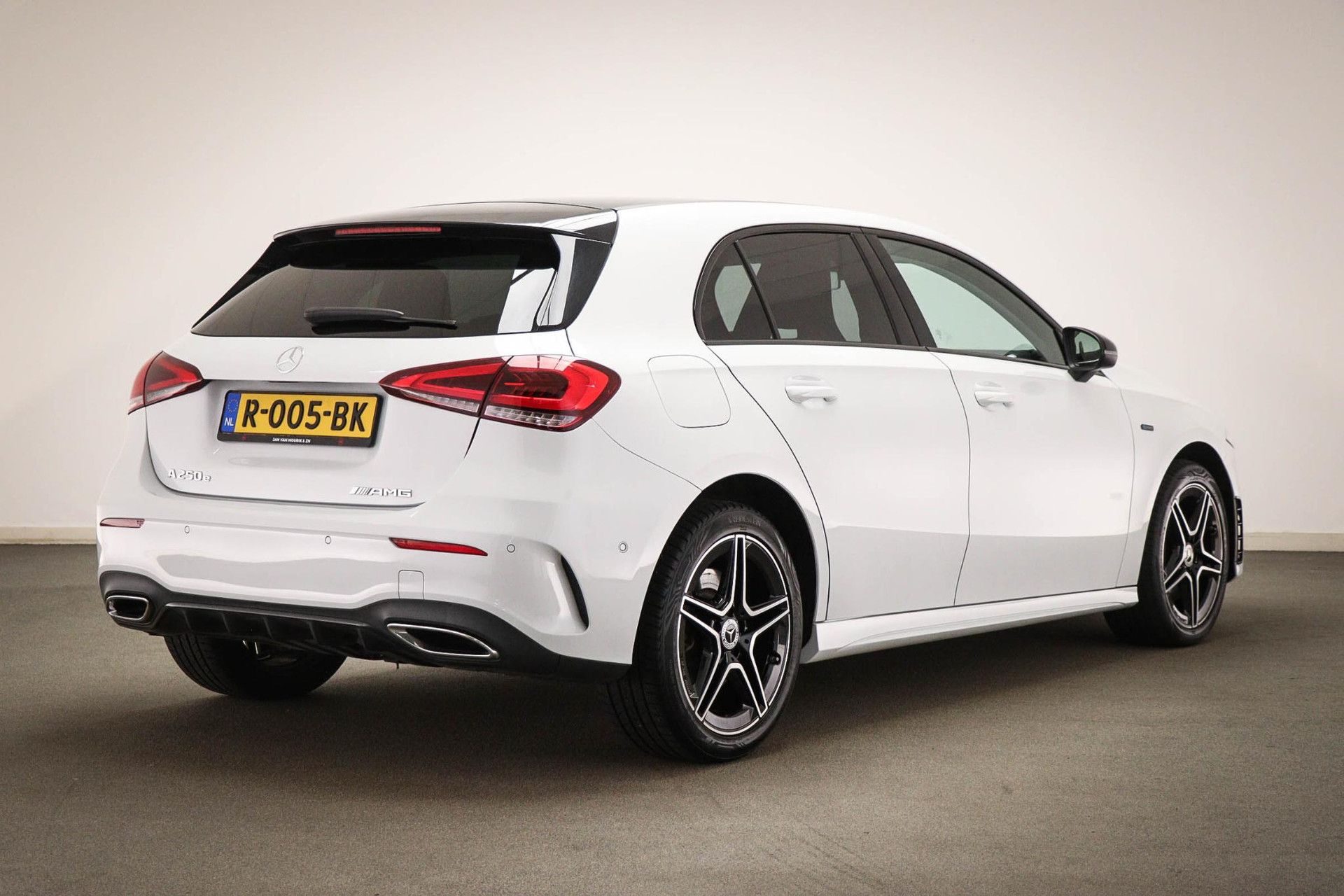Mercedes-Benz A-Klasse met kenteken R-005-BK – achteraanzicht