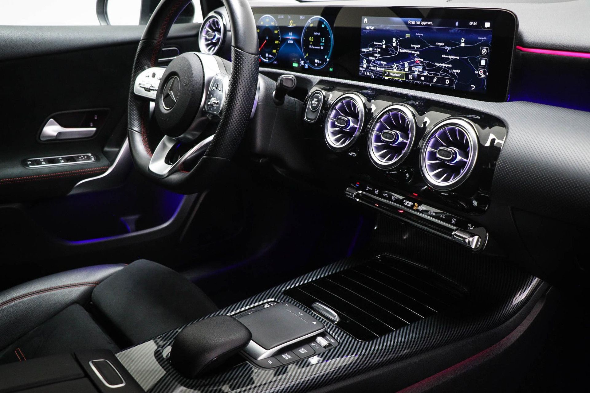 Mercedes-Benz A-Klasse met kenteken R-005-BK – interieur