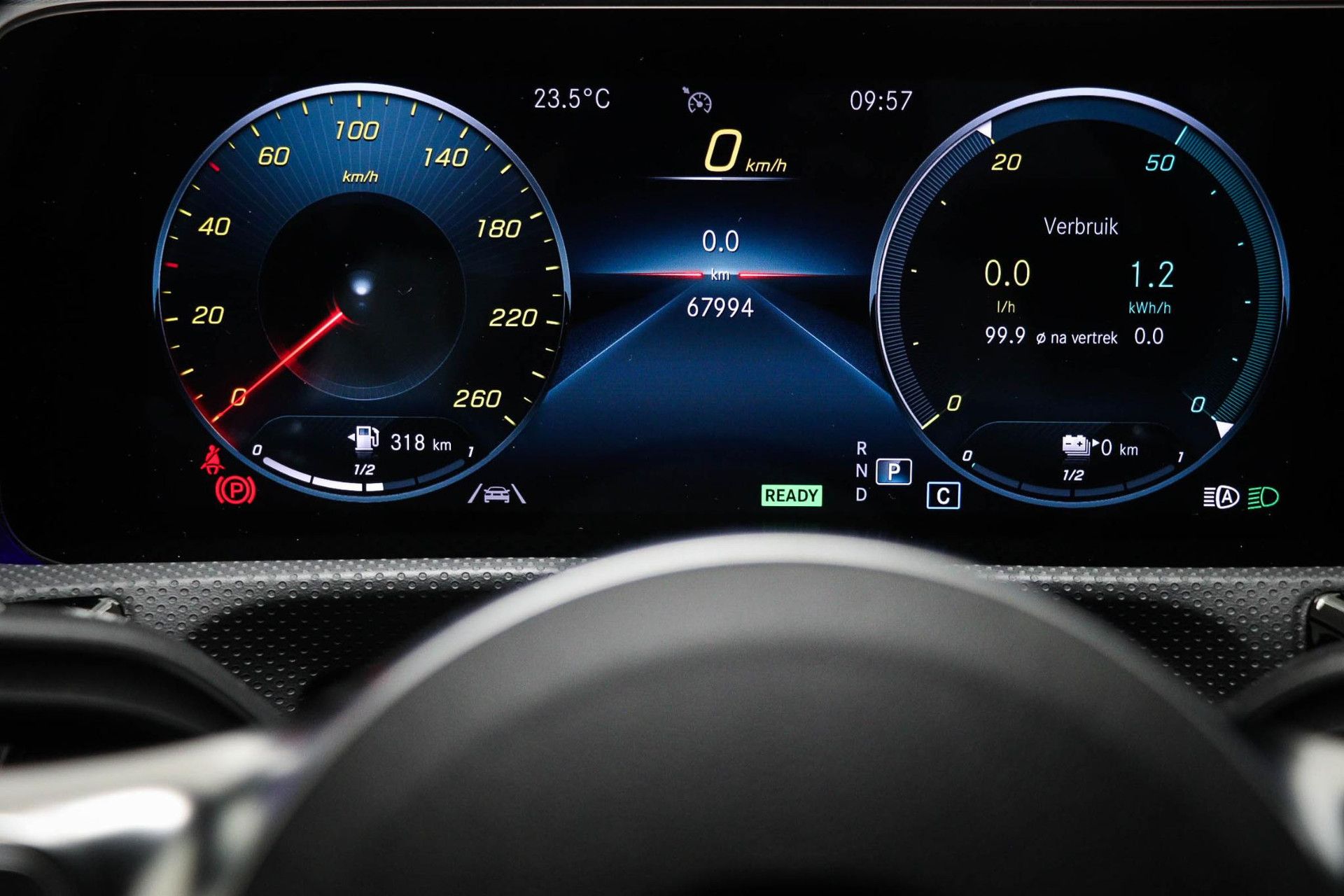 Mercedes-Benz A-Klasse met kenteken R-005-BK – dashboard