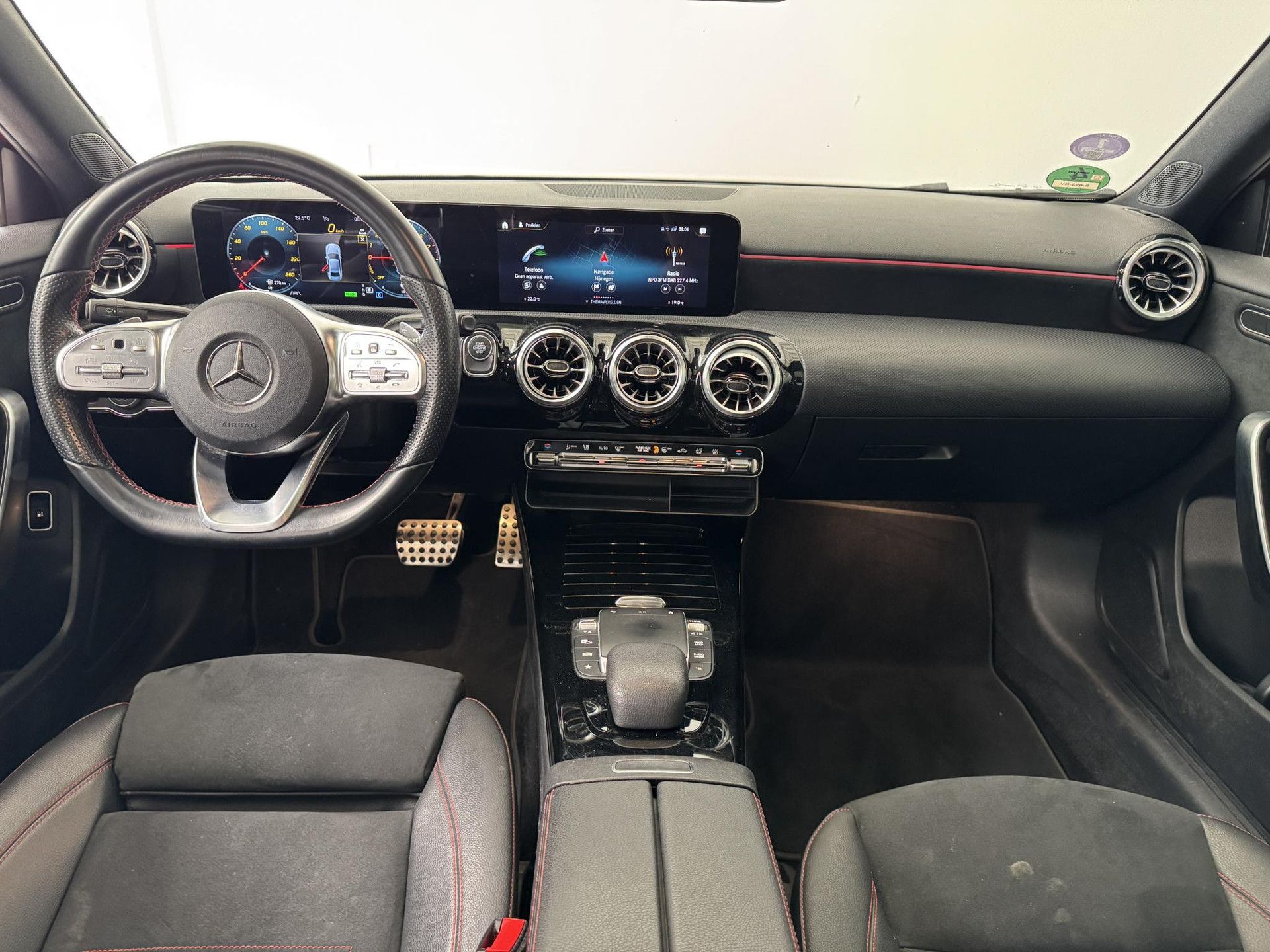 Mercedes-Benz A-Klasse met kenteken S-685-BV – interieur