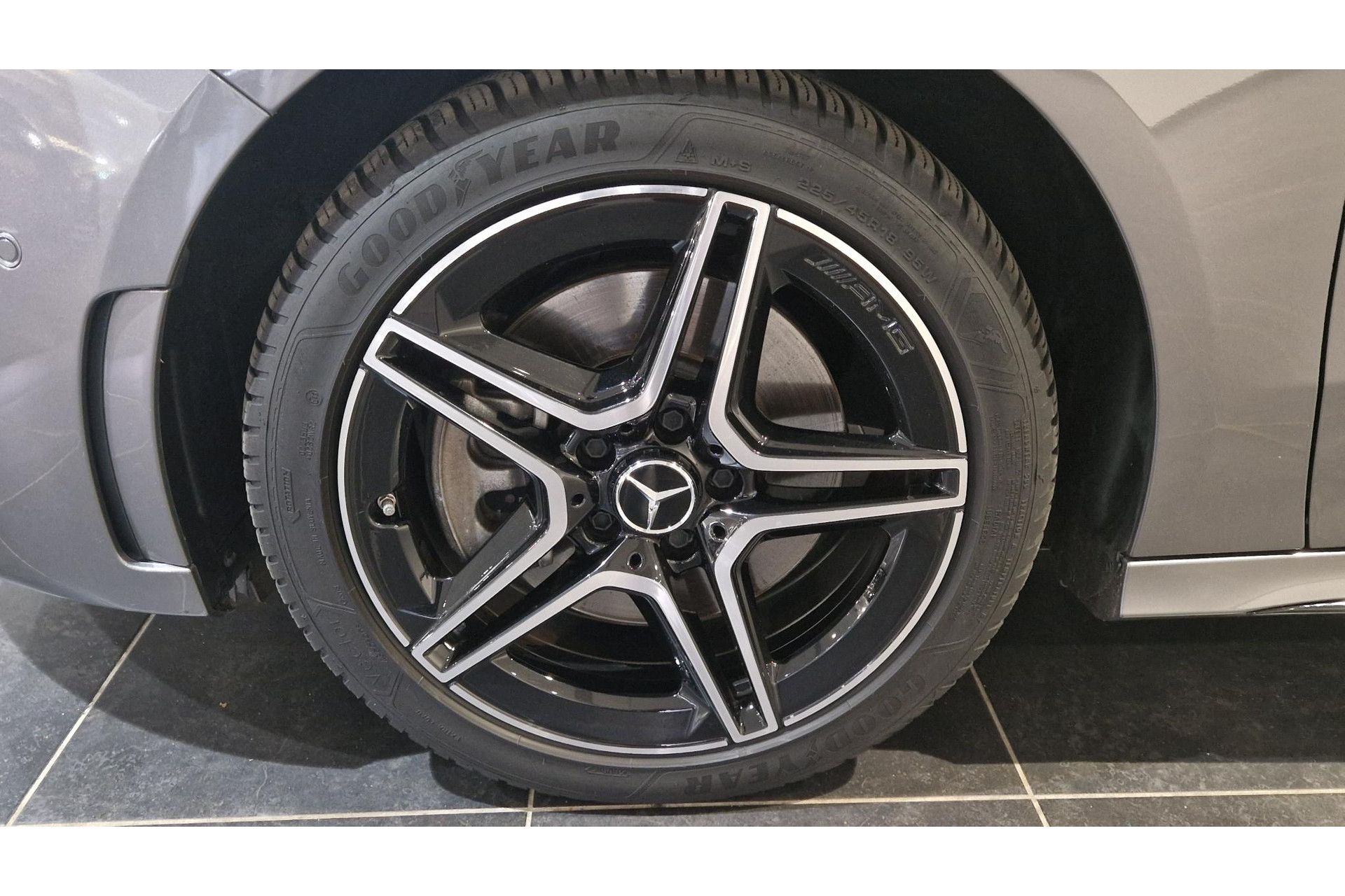 Mercedes-Benz B-Klasse met kenteken T-146-DB – interieur