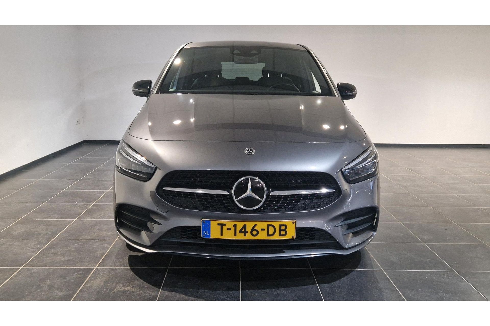 Mercedes-Benz B-Klasse met kenteken T-146-DB – dashboard